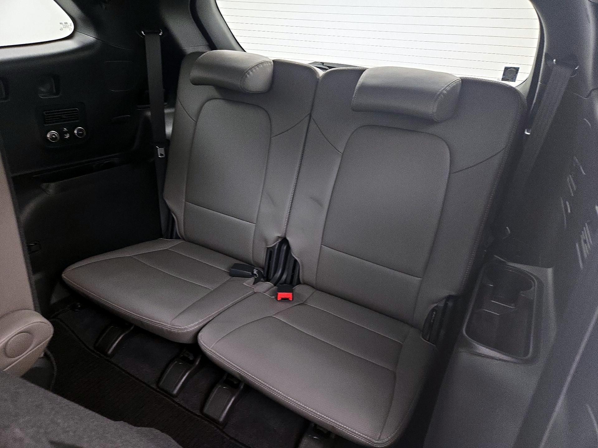 Thumbnail: 2015 Hyundai Santa Fe - 20