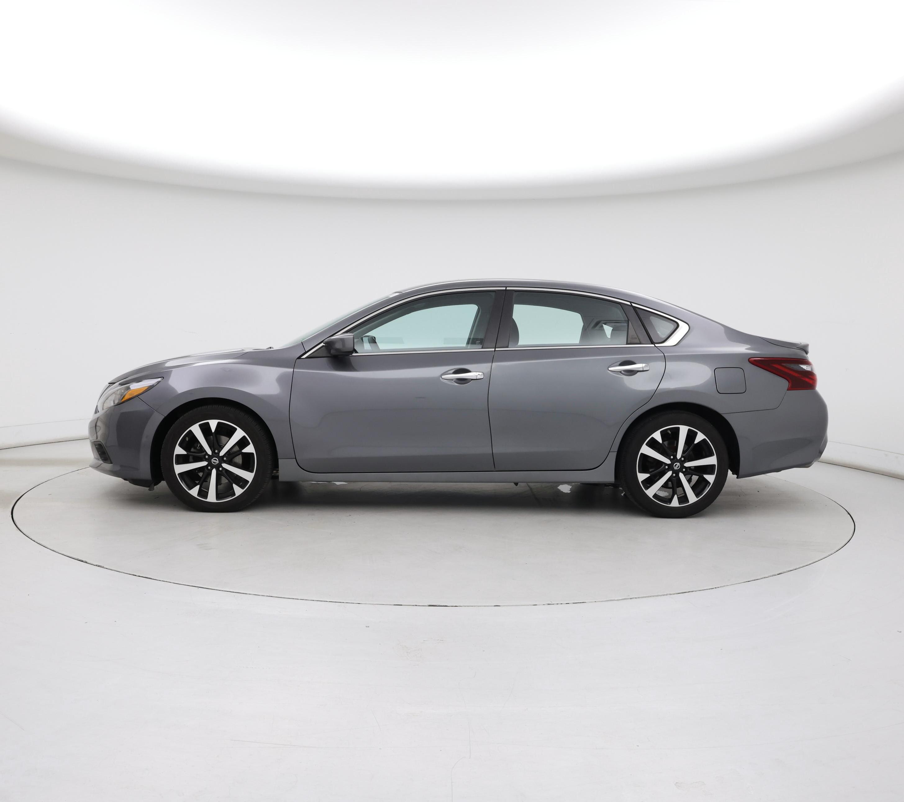 Thumbnail: 2018 Nissan Altima - 3