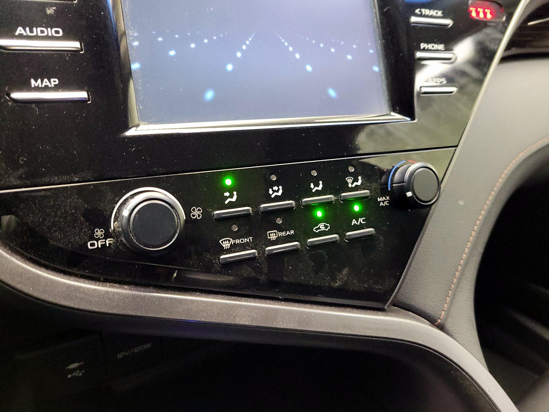 Thumbnail: 2019 Toyota Camry - 16