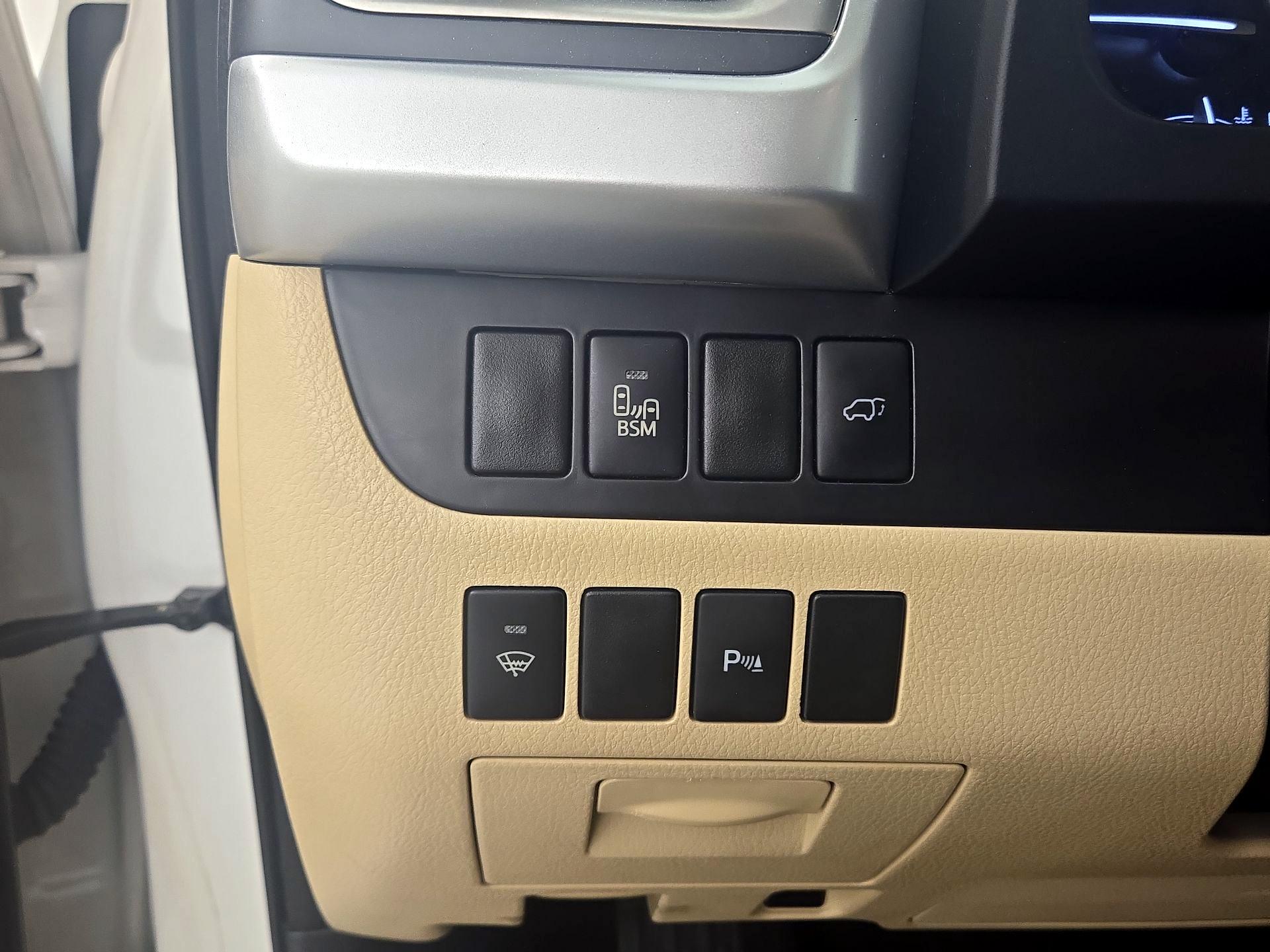 Thumbnail: 2015 Toyota Highlander - 13