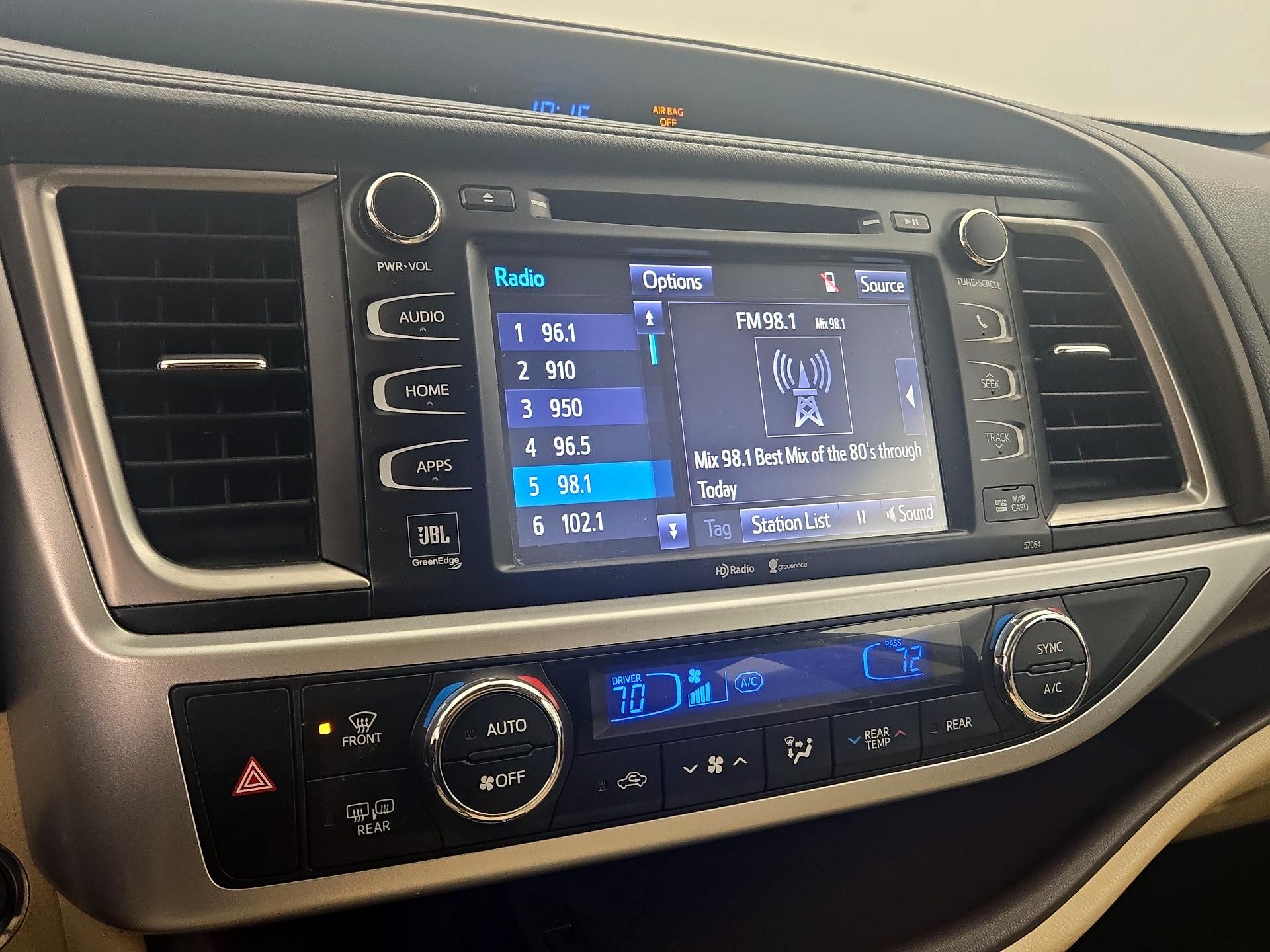 Thumbnail: 2015 Toyota Highlander - 16