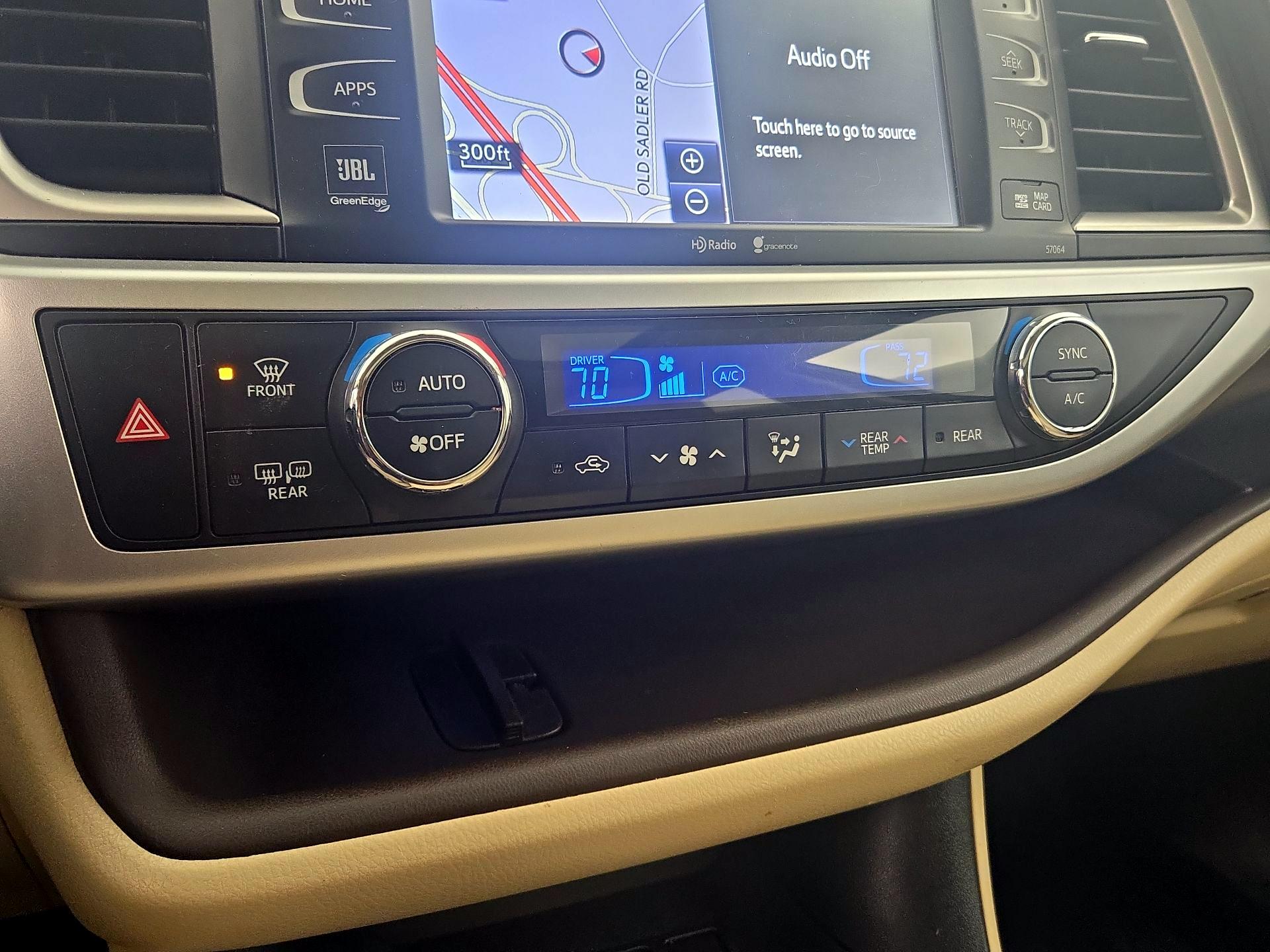 Thumbnail: 2015 Toyota Highlander - 17