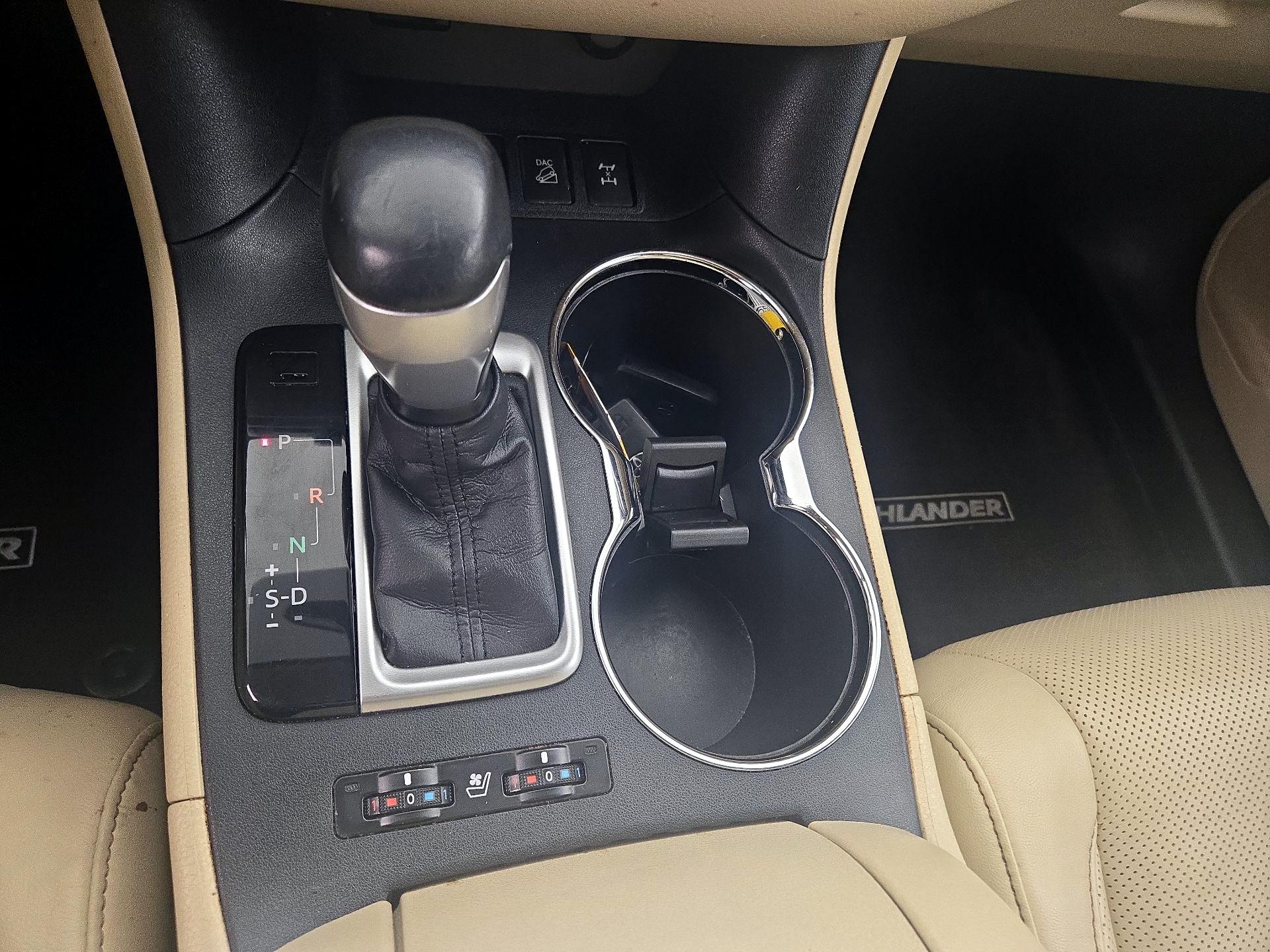 Thumbnail: 2015 Toyota Highlander - 18