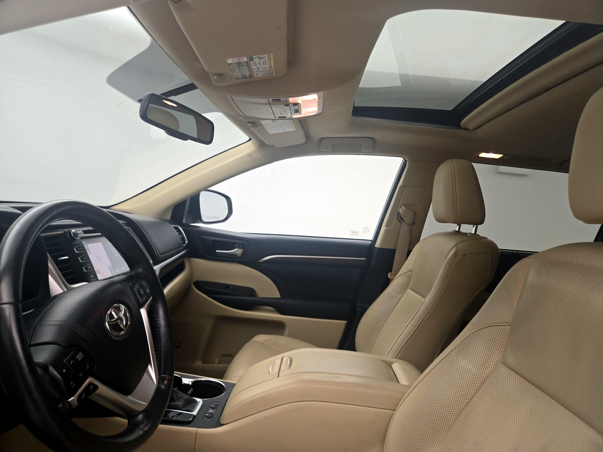 Thumbnail: 2015 Toyota Highlander - 20