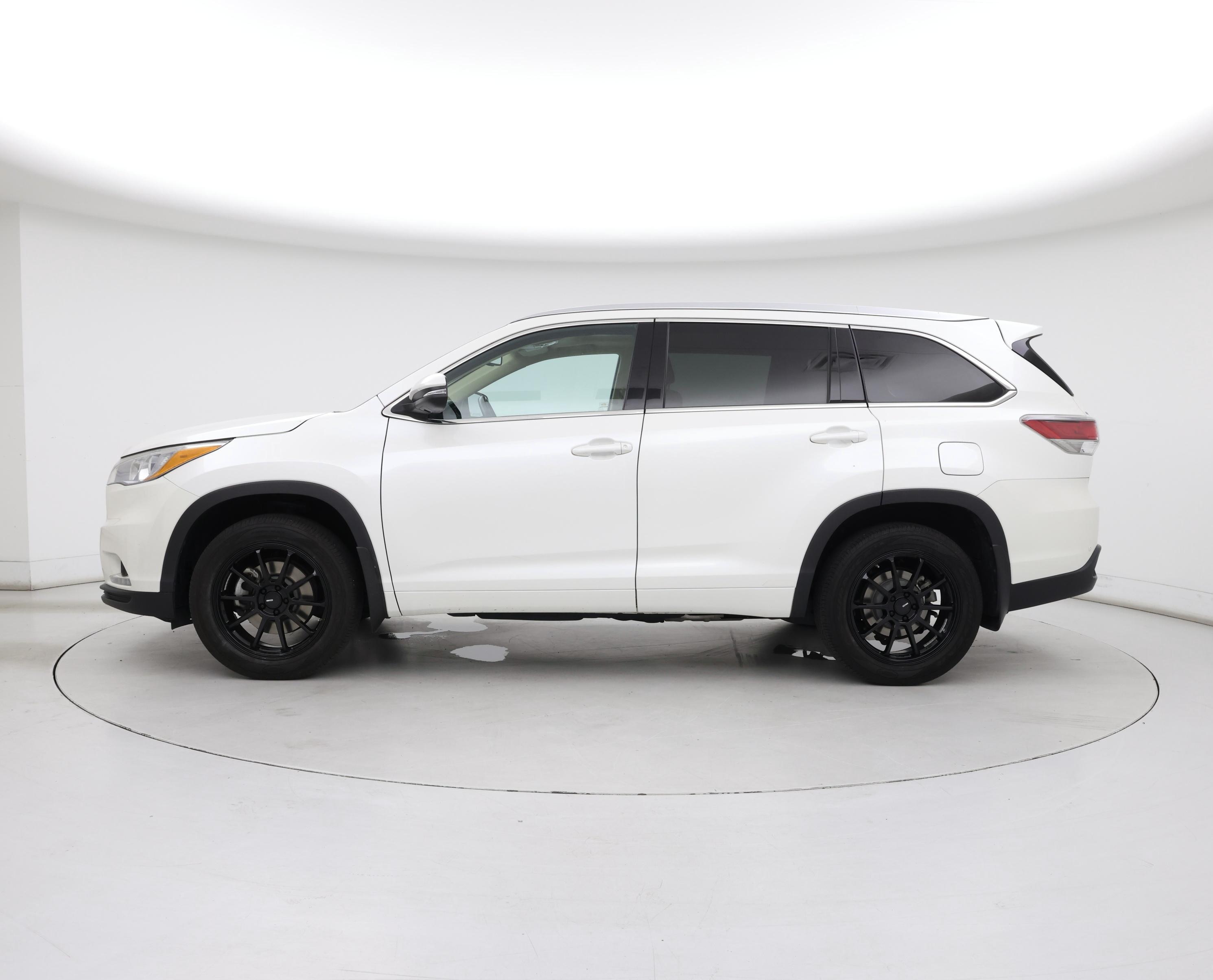 Thumbnail: 2015 Toyota Highlander - 3