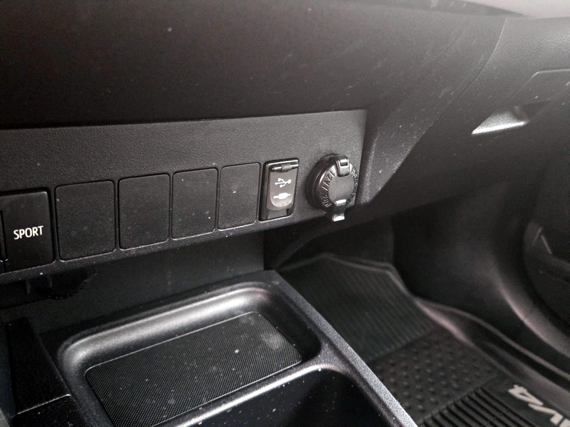 Thumbnail: 2017 Toyota RAV4 - 18