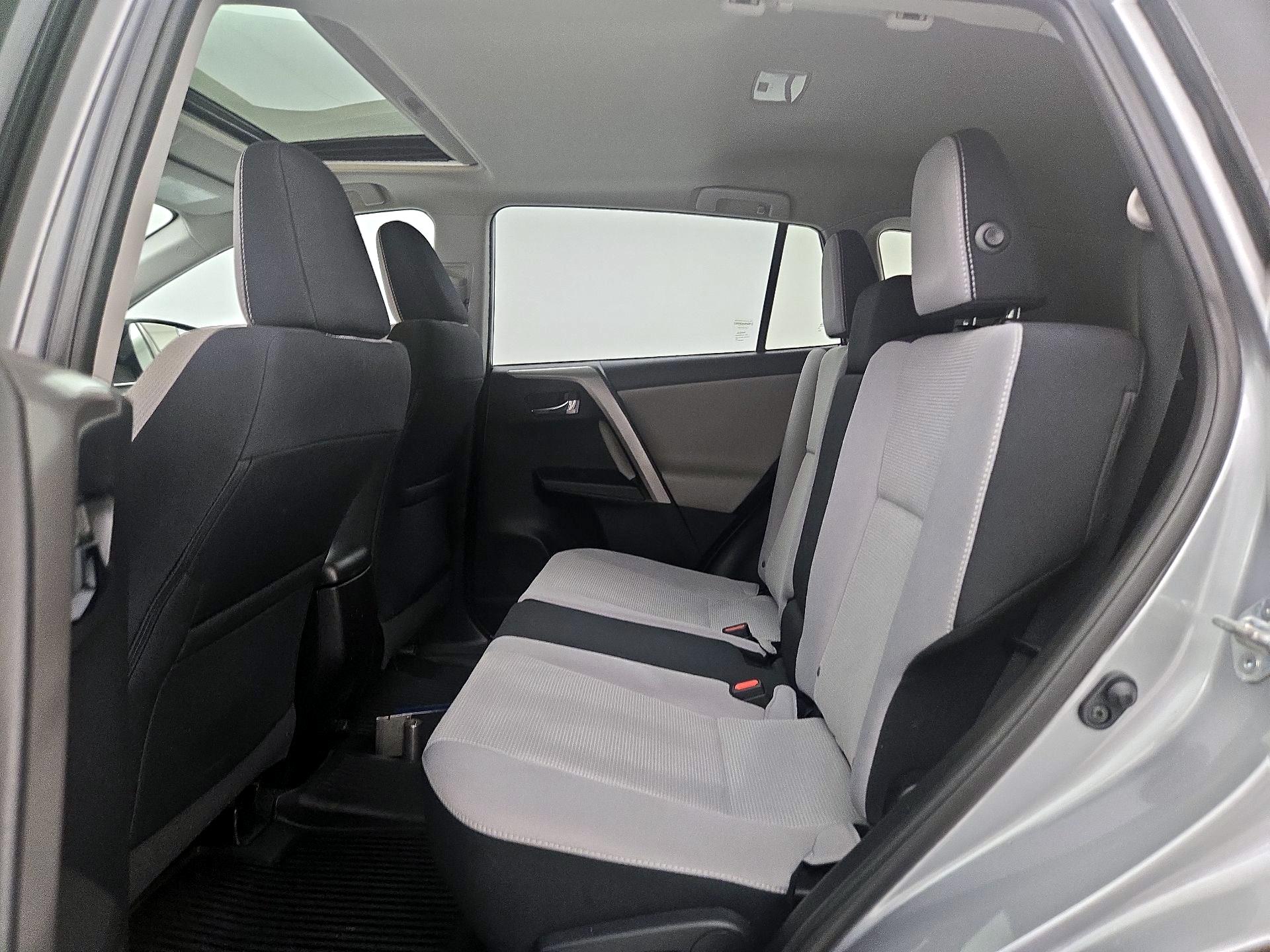 Thumbnail: 2017 Toyota RAV4 - 20