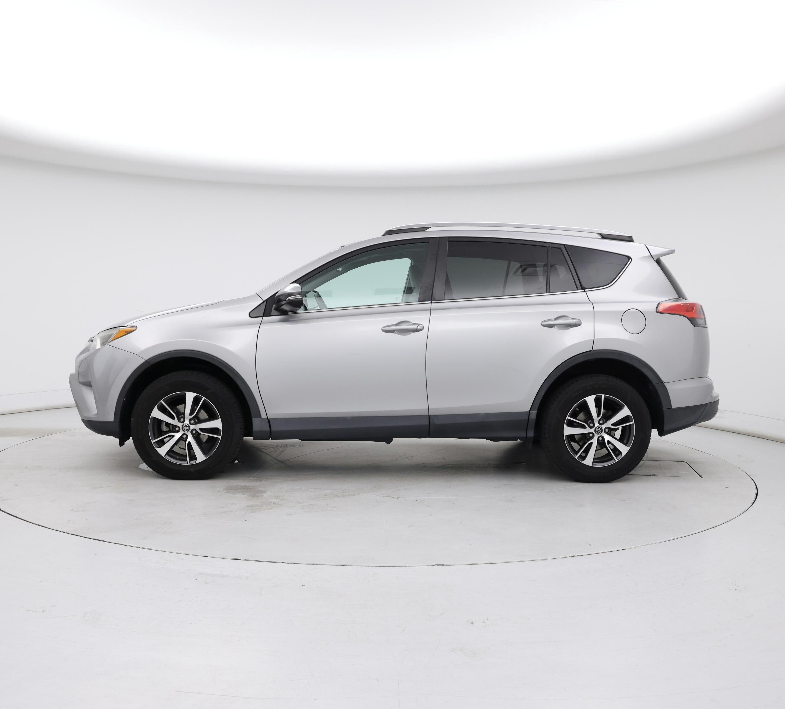 Thumbnail: 2017 Toyota RAV4 - 3