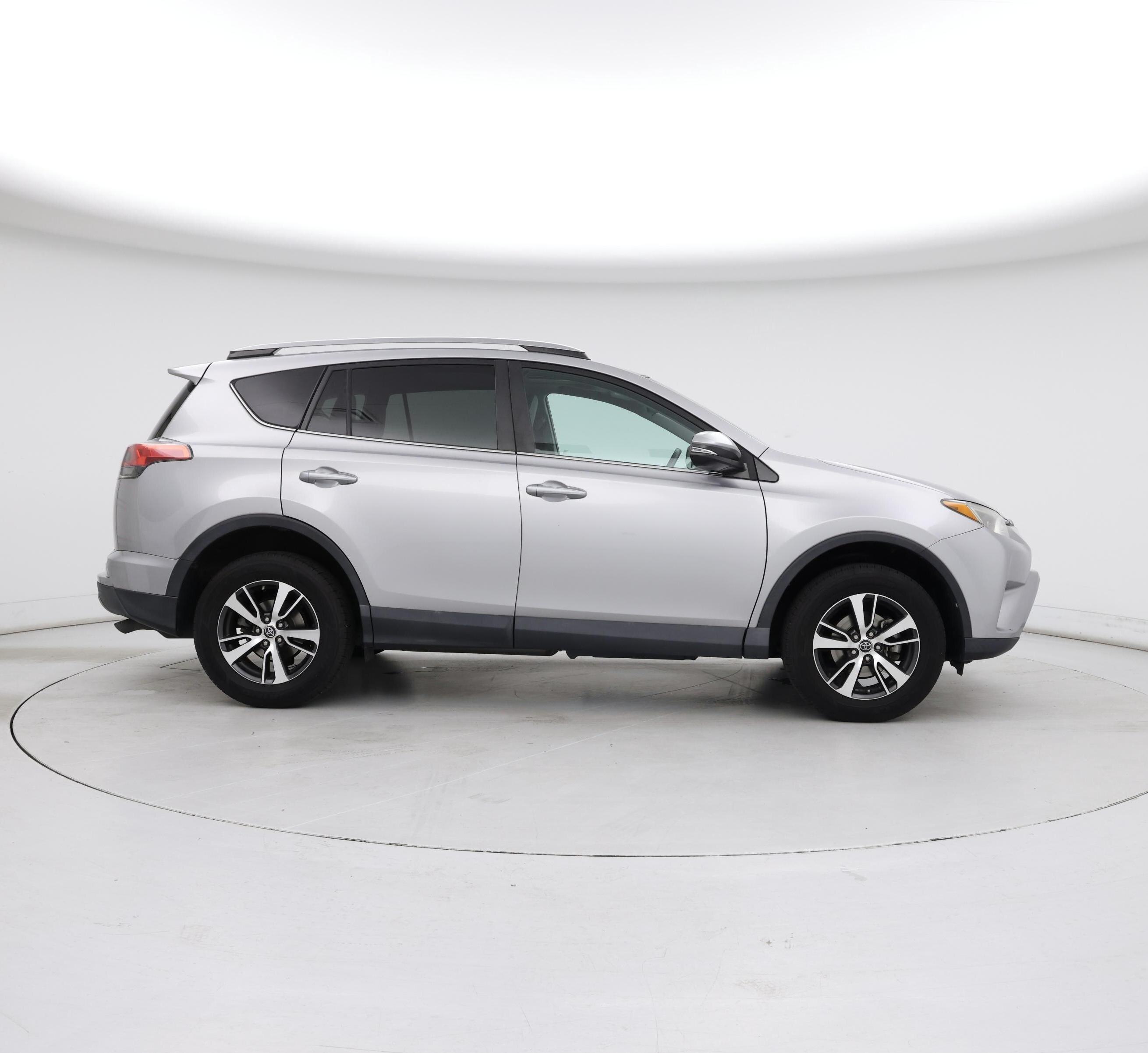 Thumbnail: 2017 Toyota RAV4 - 7