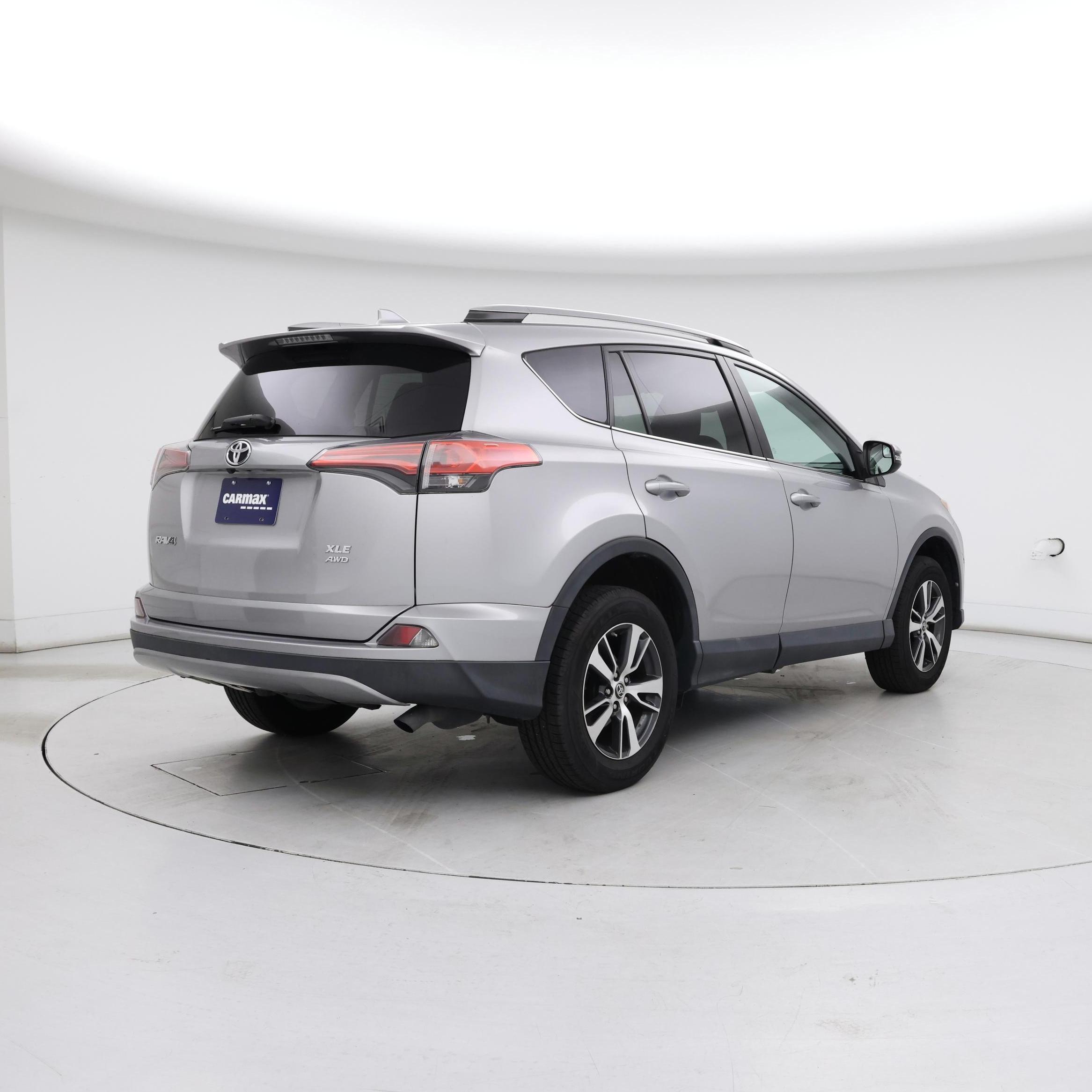 Thumbnail: 2017 Toyota RAV4 - 8