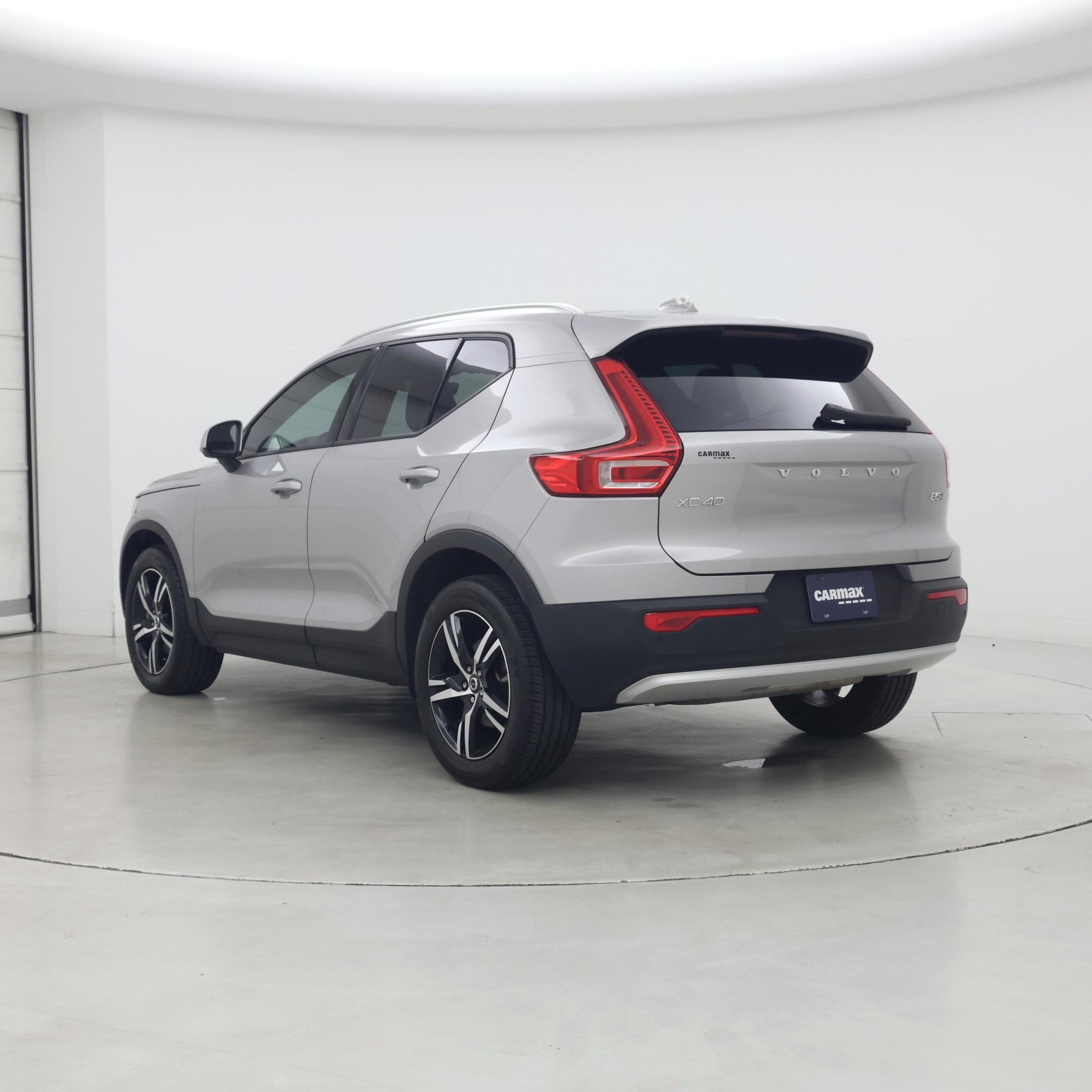 Thumbnail: 2023 Volvo XC40 - 2