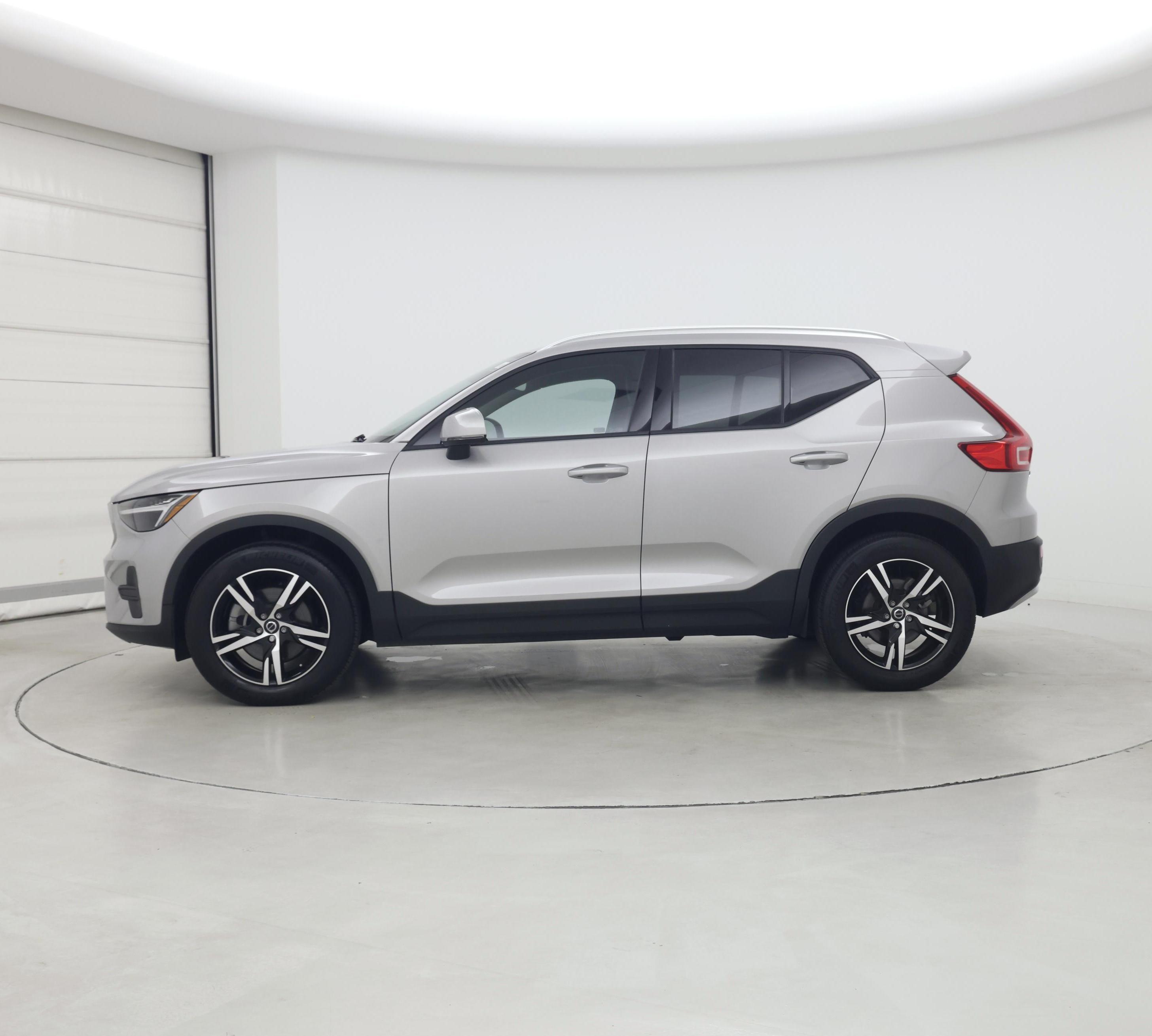 Thumbnail: 2023 Volvo XC40 - 3