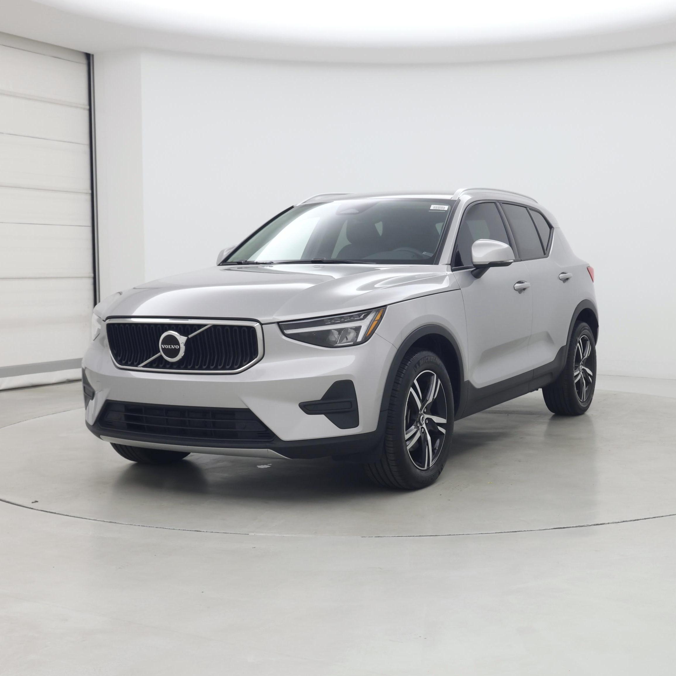 Thumbnail: 2023 Volvo XC40 - 4
