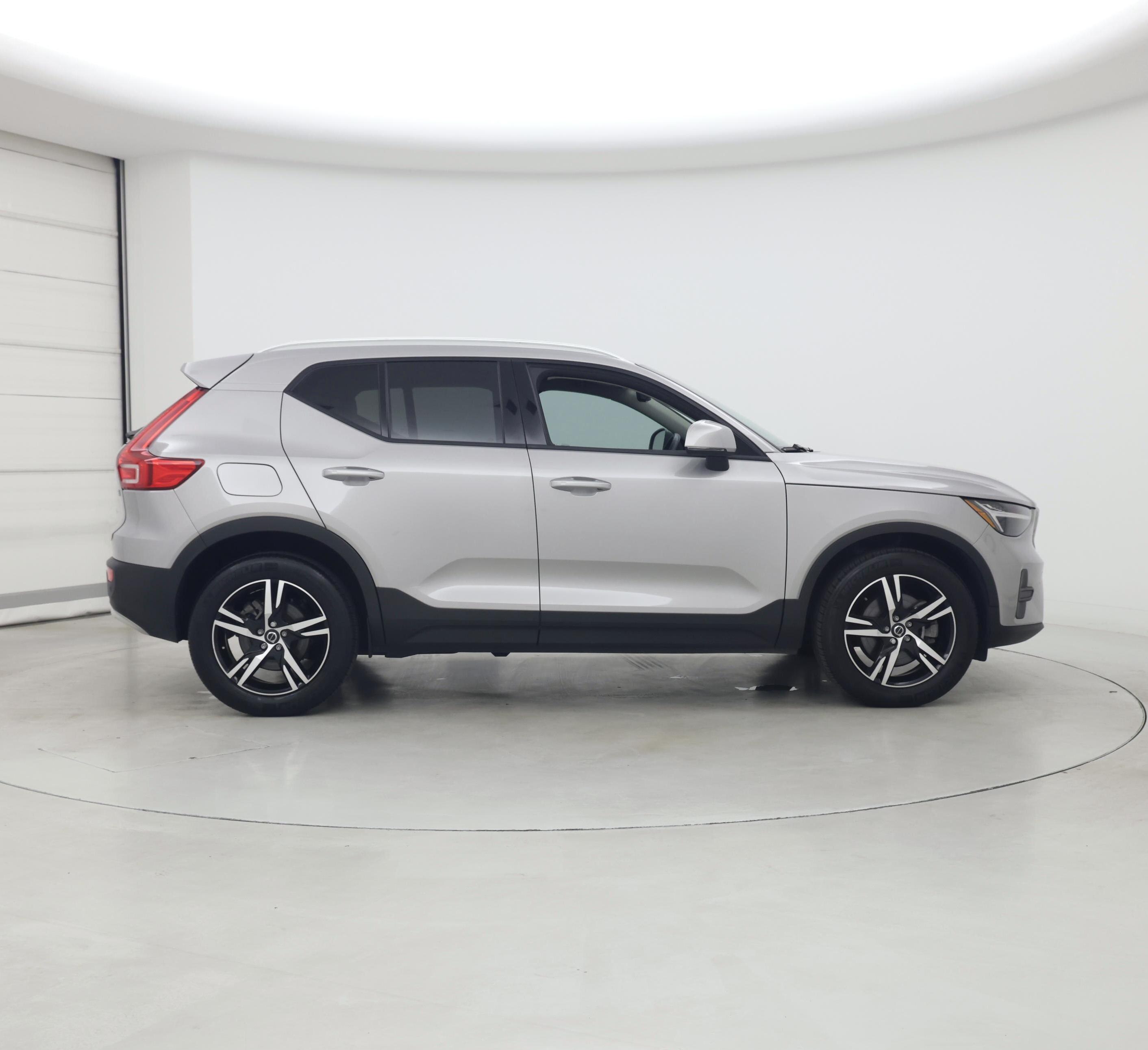 Thumbnail: 2023 Volvo XC40 - 7