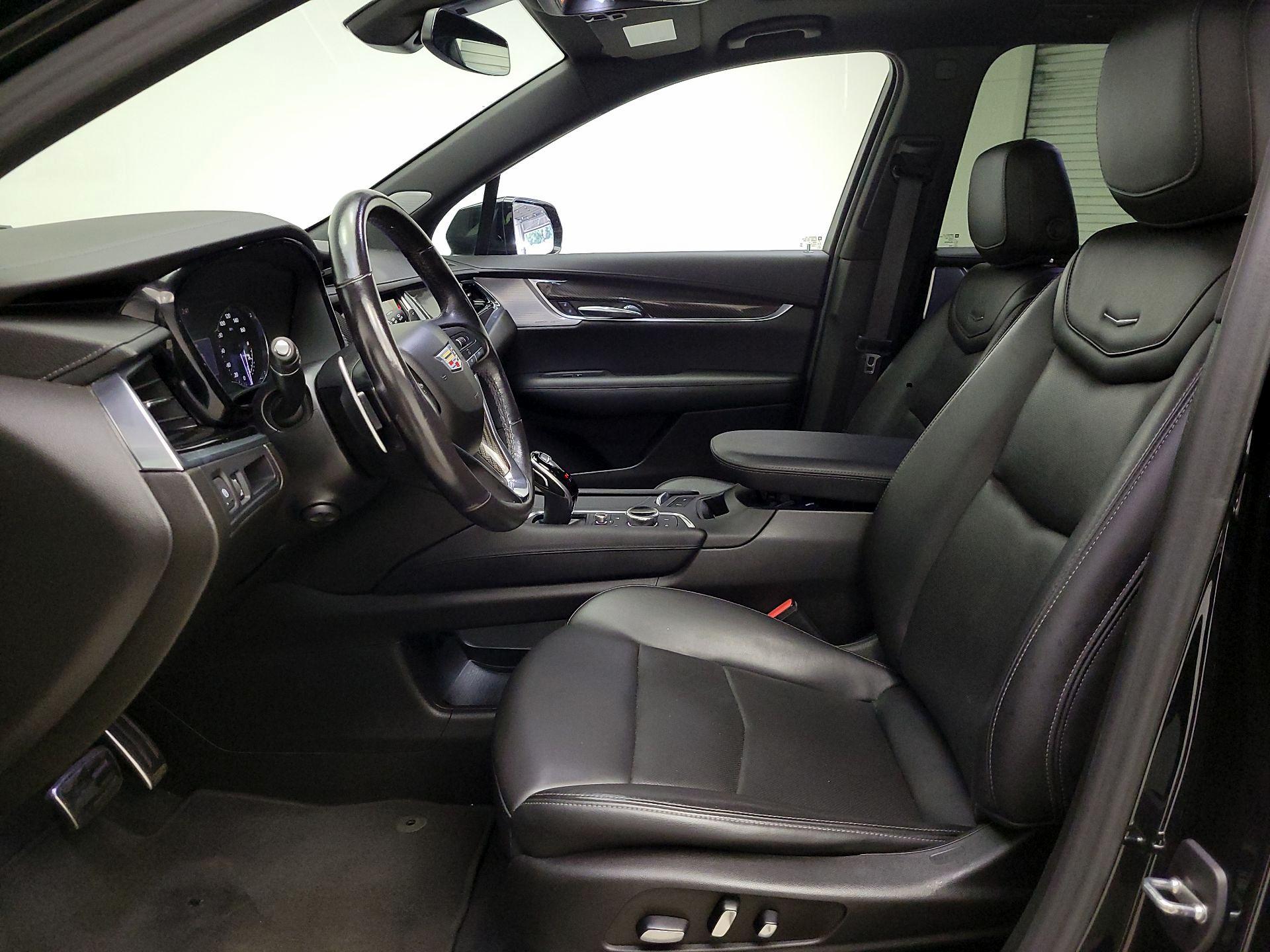 Thumbnail: 2022 Cadillac XT6 - 11