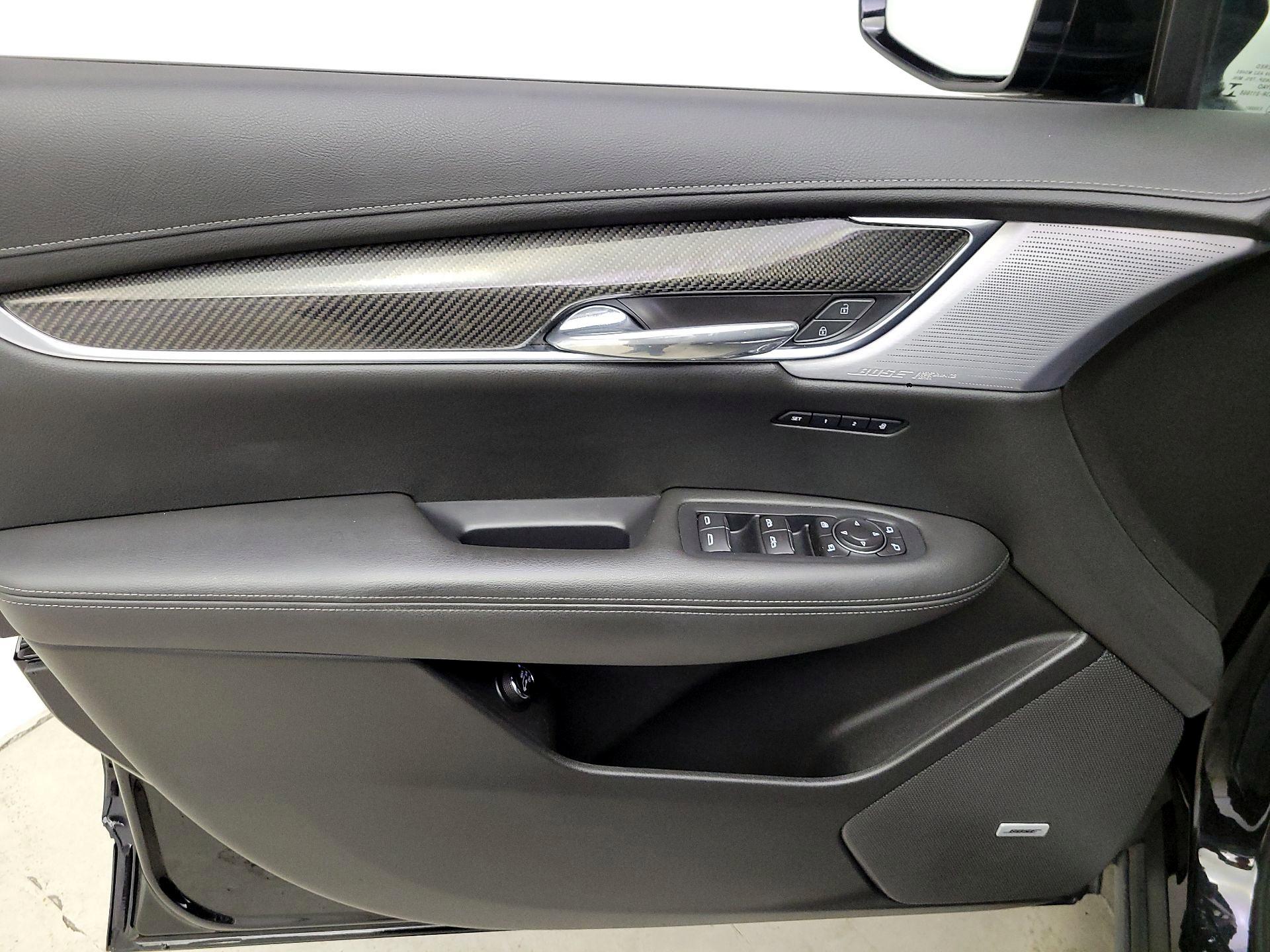 Thumbnail: 2022 Cadillac XT6 - 12