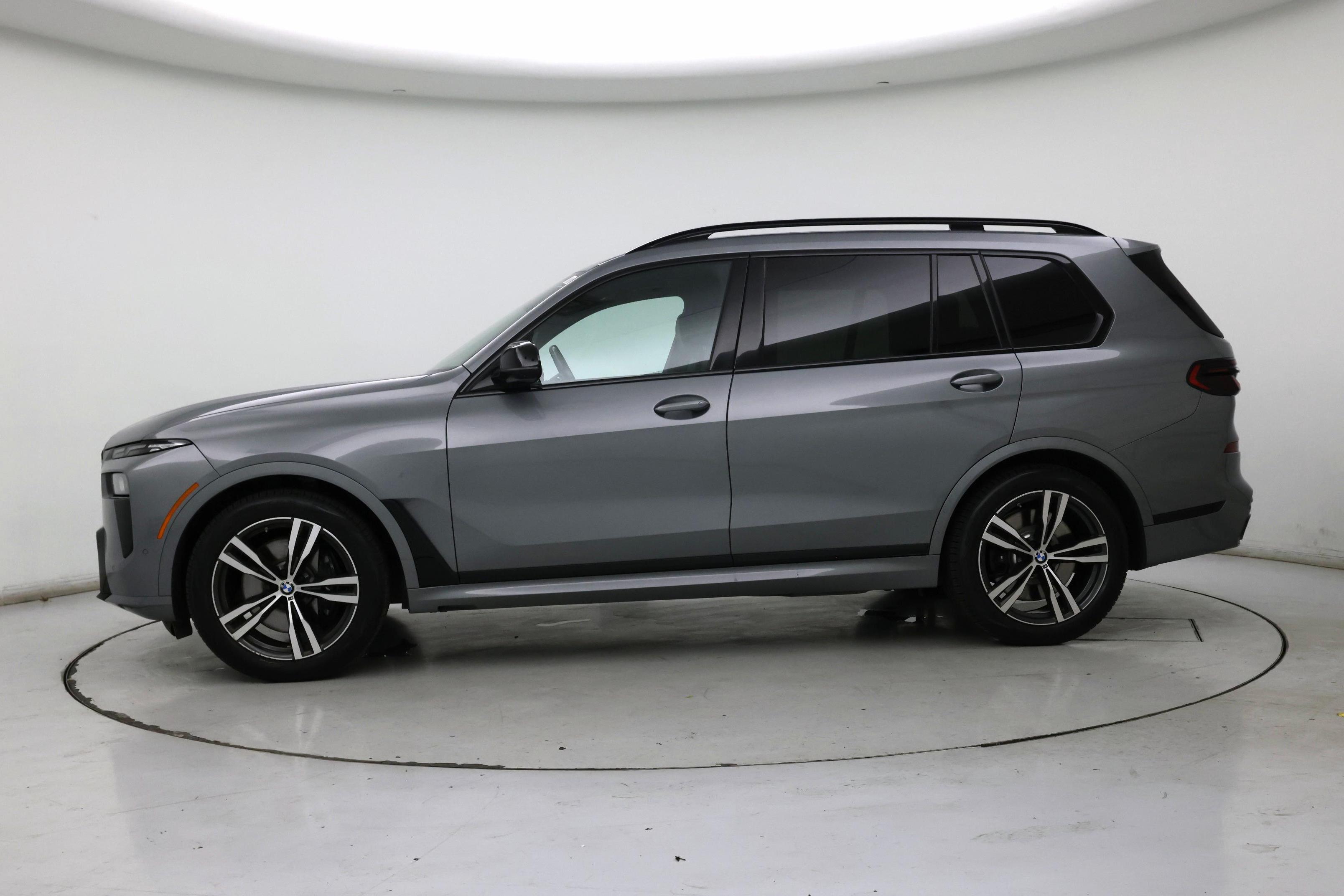 Thumbnail: 2023 BMW X7 - 3