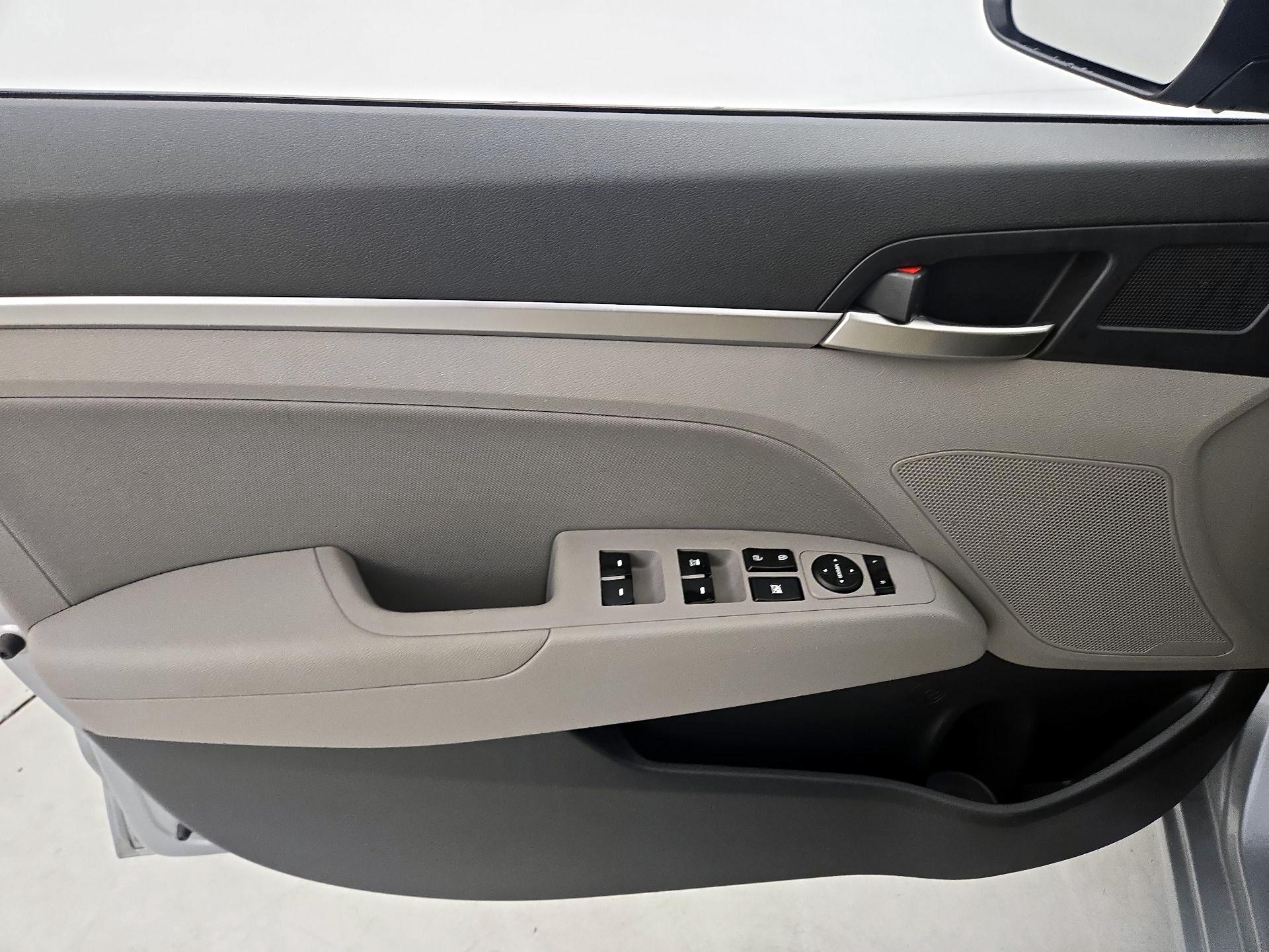 Thumbnail: 2020 Hyundai Elantra - 12