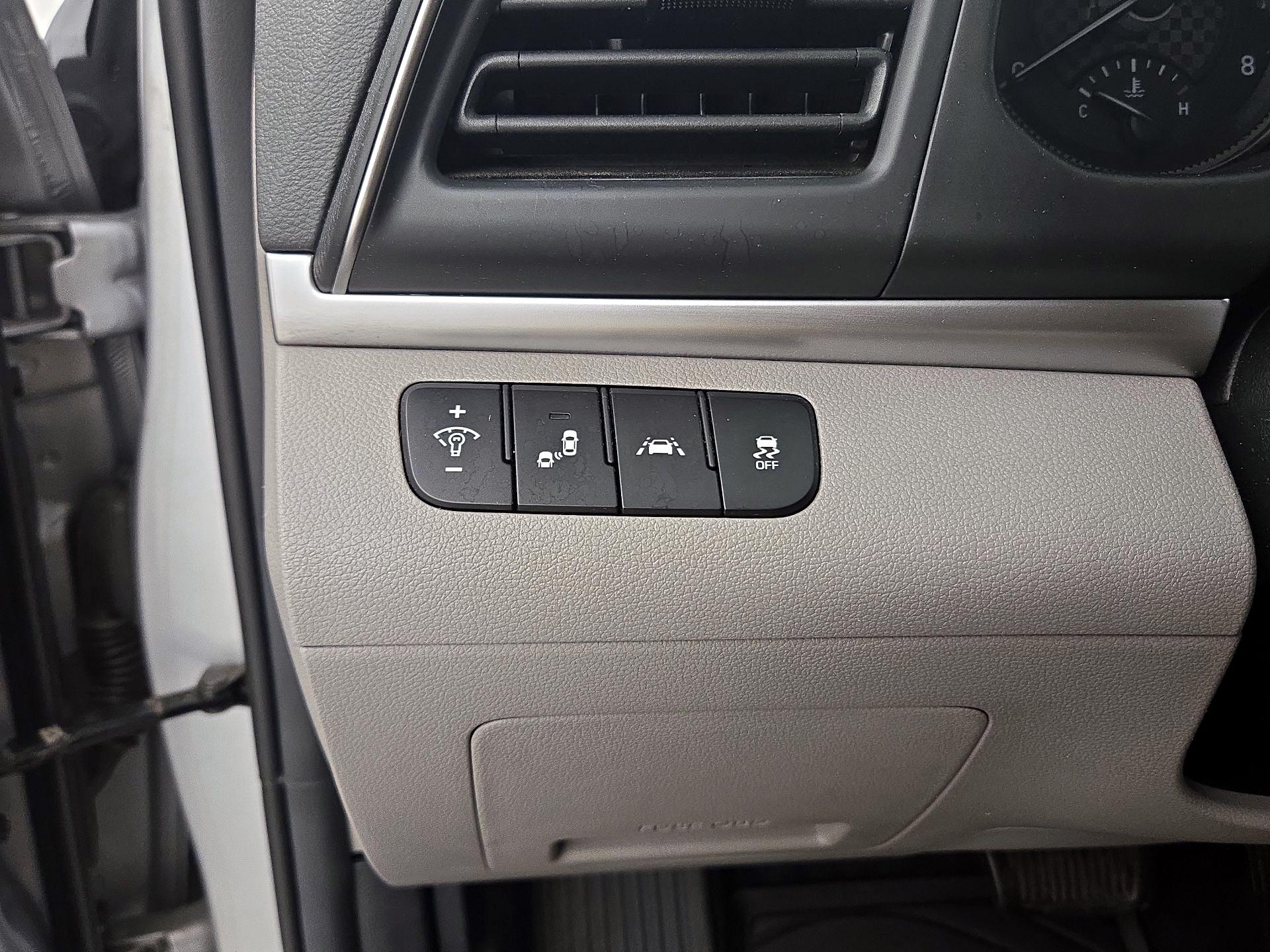 Thumbnail: 2020 Hyundai Elantra - 13