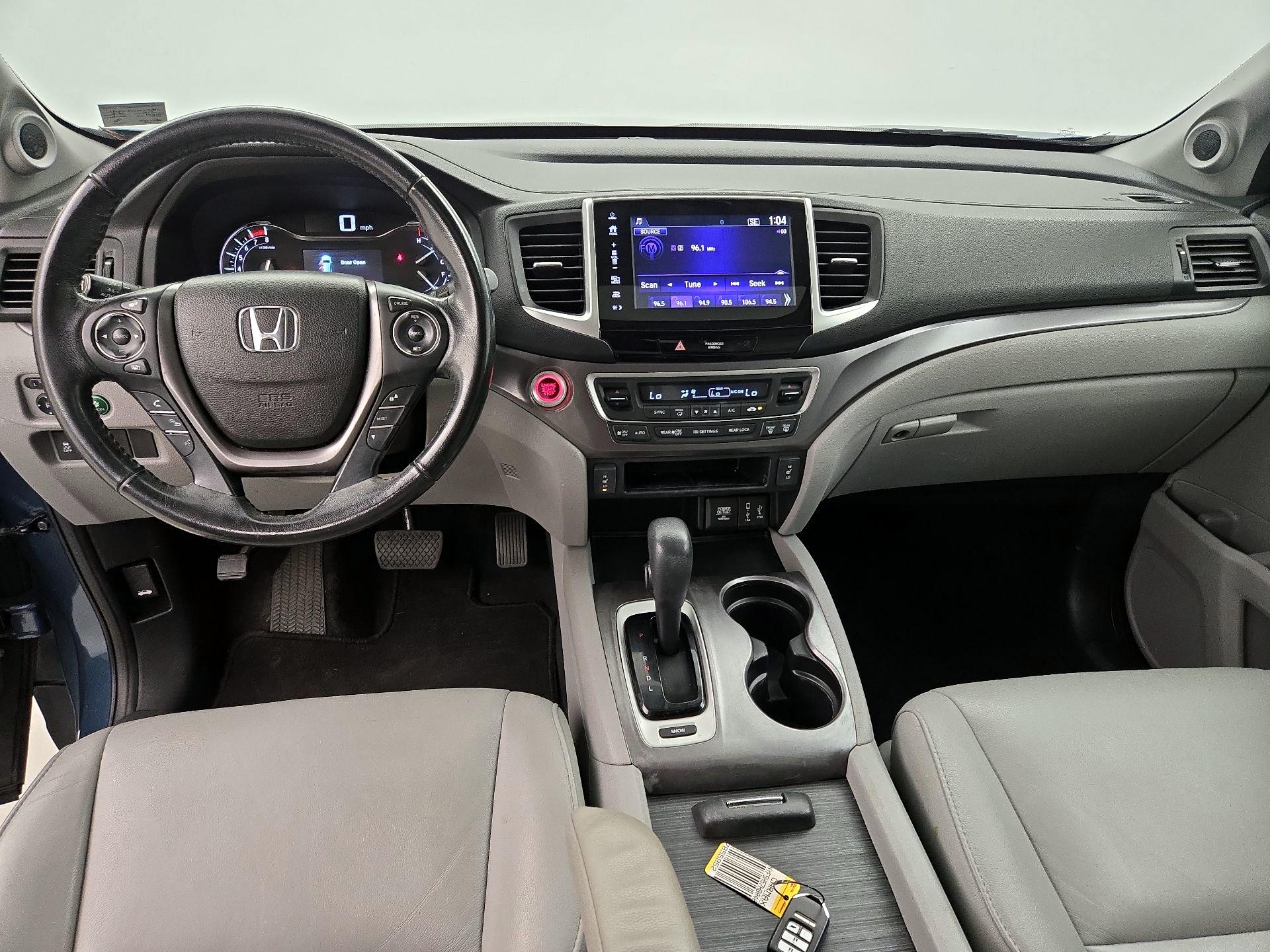 Thumbnail: 2017 Honda Pilot - 9