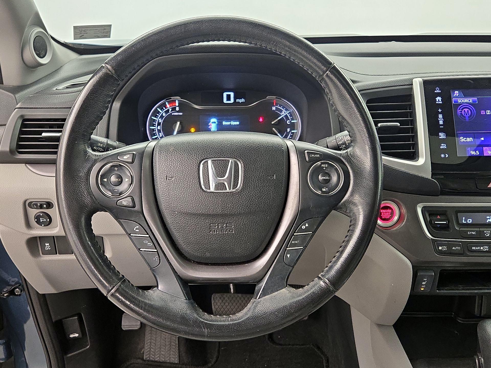 Thumbnail: 2017 Honda Pilot - 10
