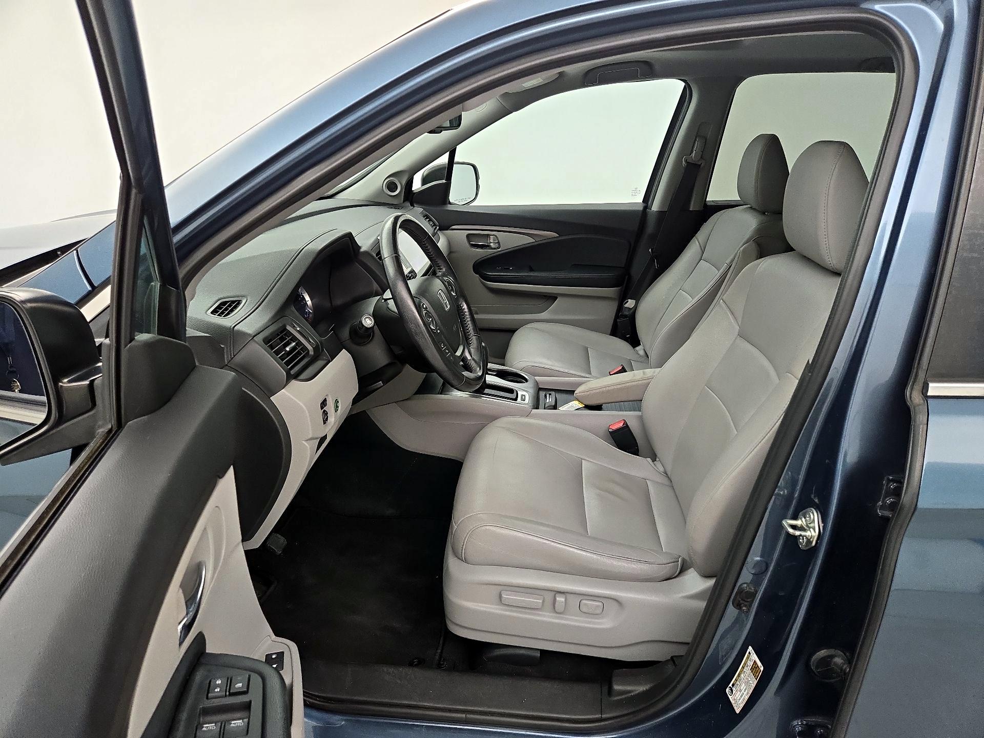 Thumbnail: 2017 Honda Pilot - 11