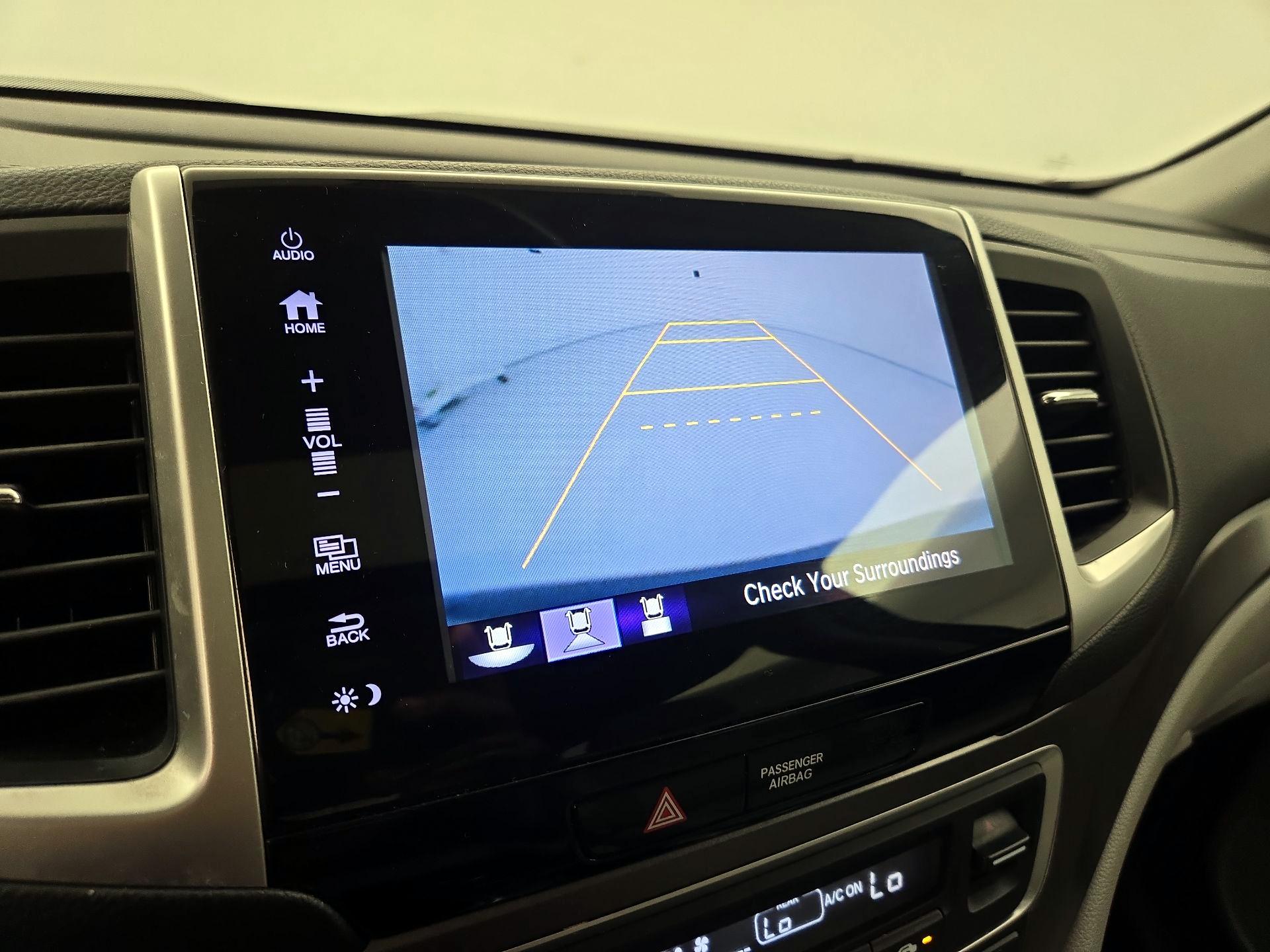 Thumbnail: 2017 Honda Pilot - 14