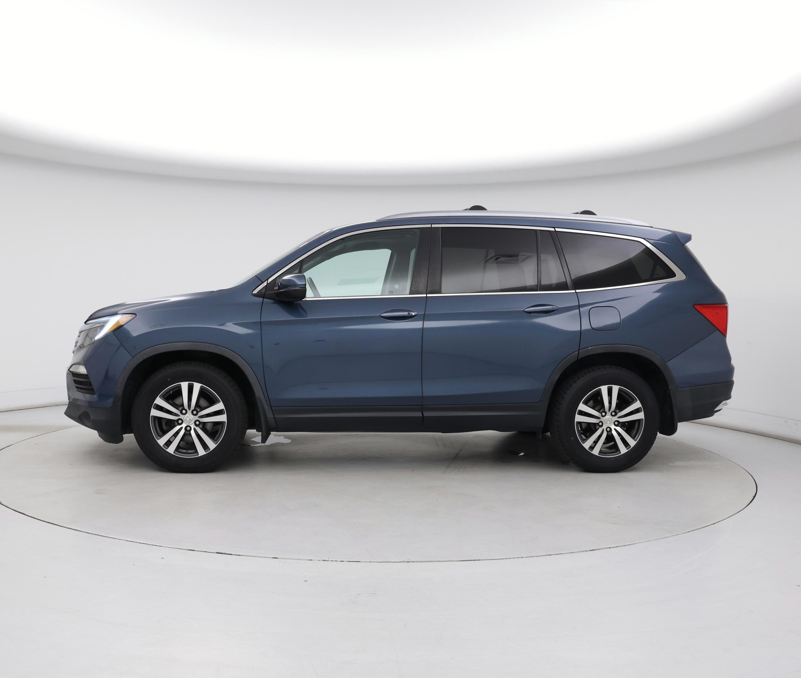 Thumbnail: 2017 Honda Pilot - 3