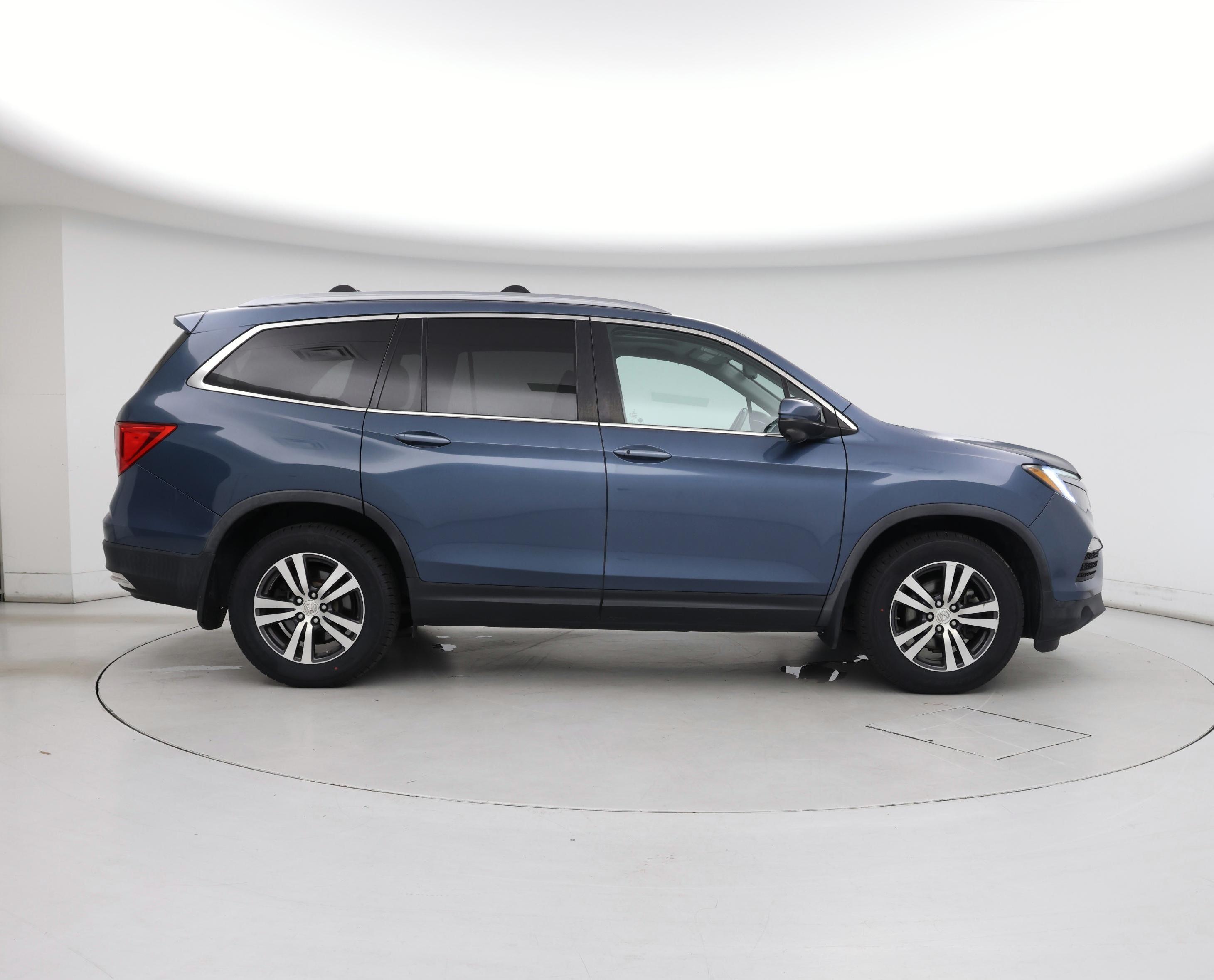 Thumbnail: 2017 Honda Pilot - 7