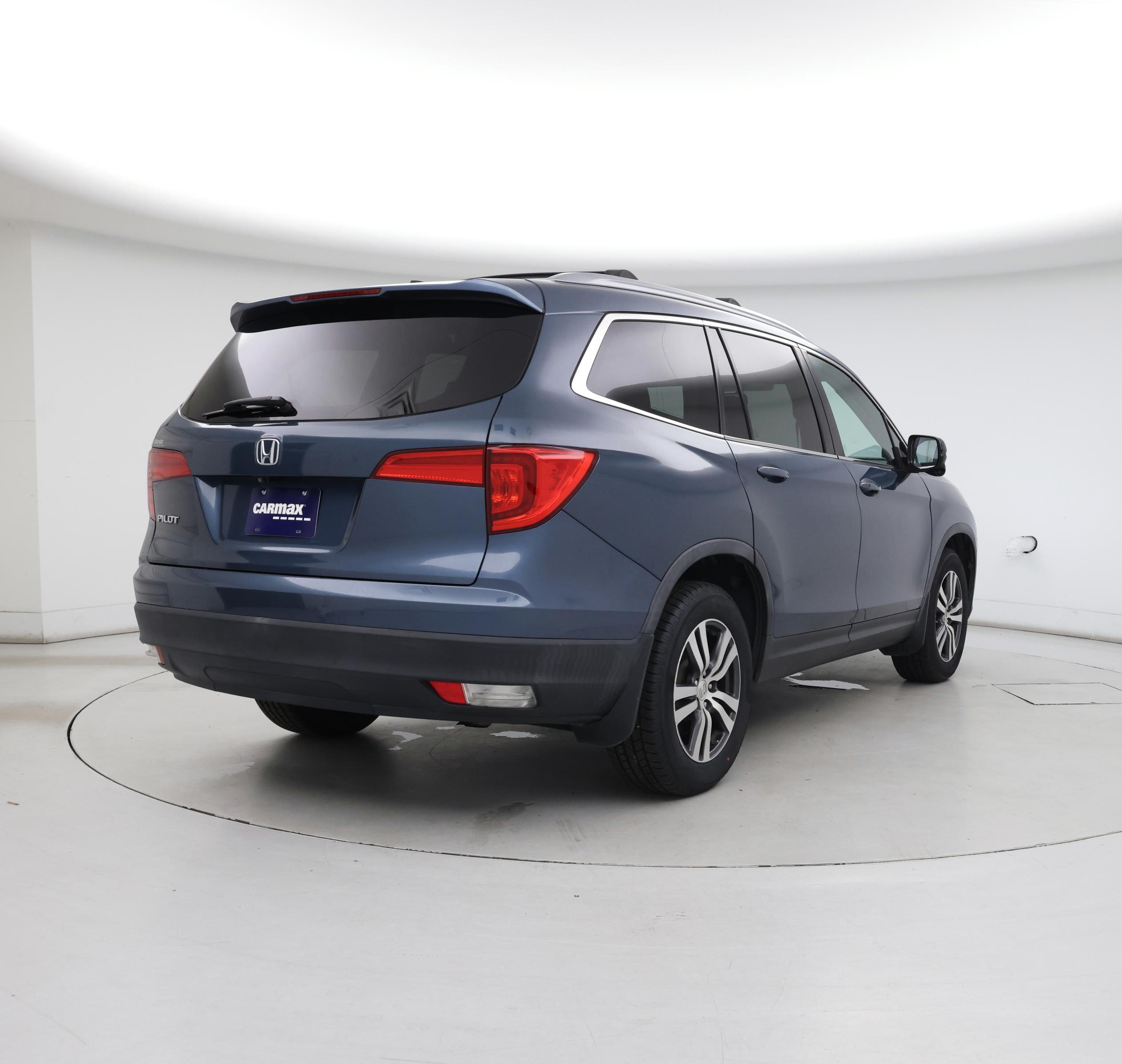 Thumbnail: 2017 Honda Pilot - 8