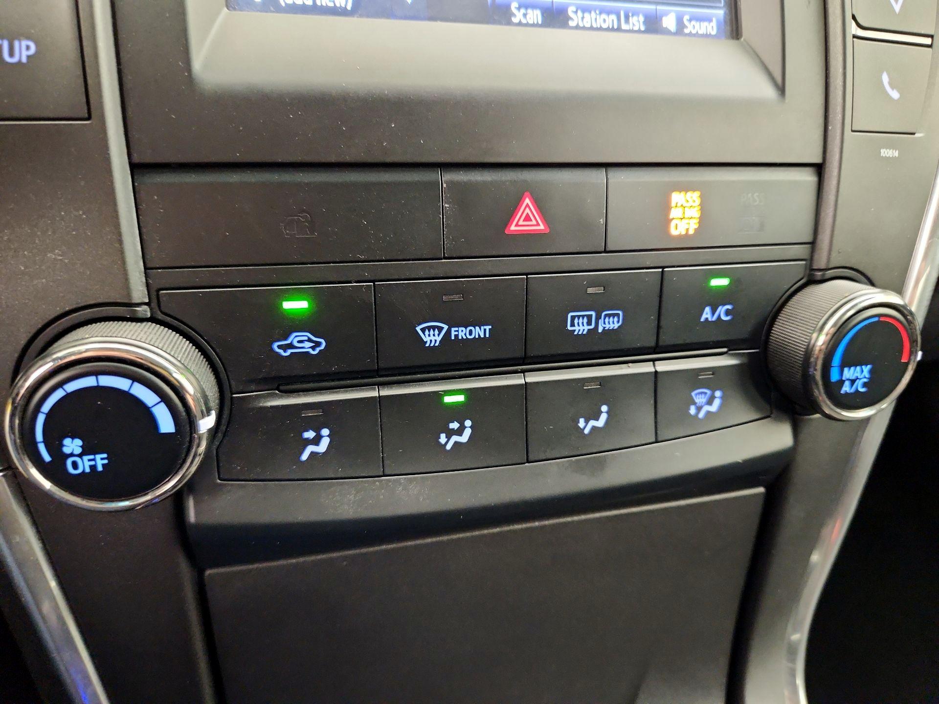 Thumbnail: 2017 Toyota Camry - 16