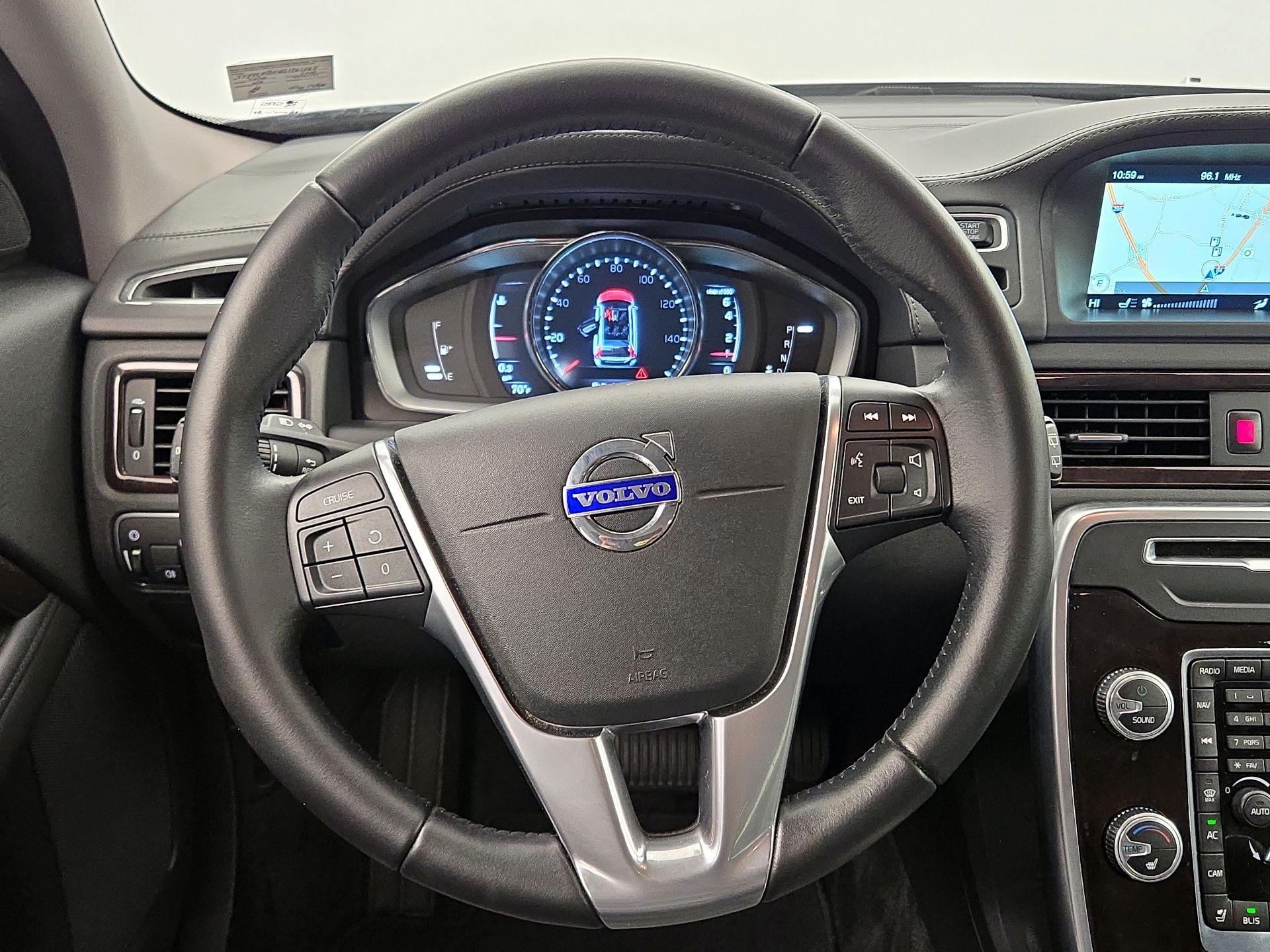 Thumbnail: 2016 Volvo XC70 - 10