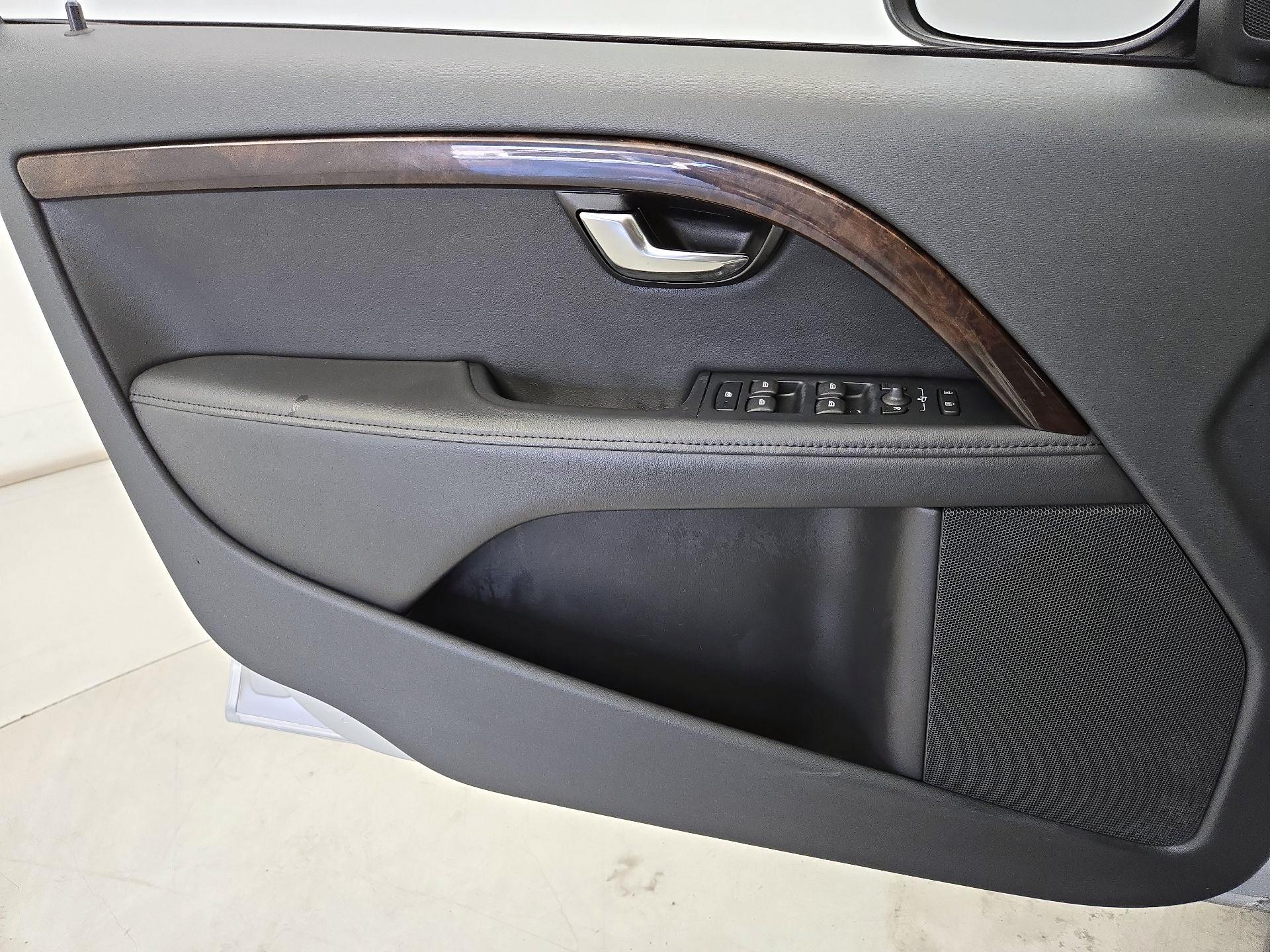 Thumbnail: 2016 Volvo XC70 - 12
