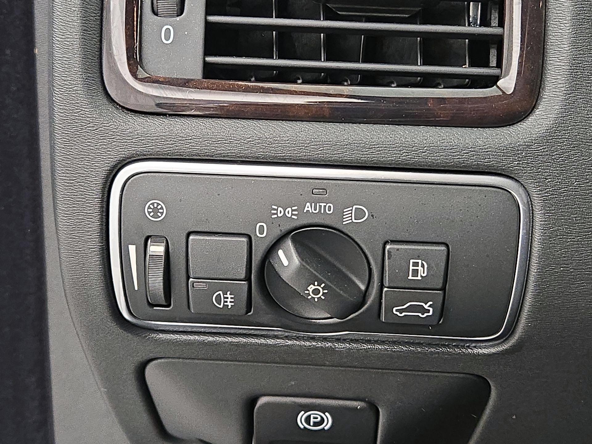 Thumbnail: 2016 Volvo XC70 - 13