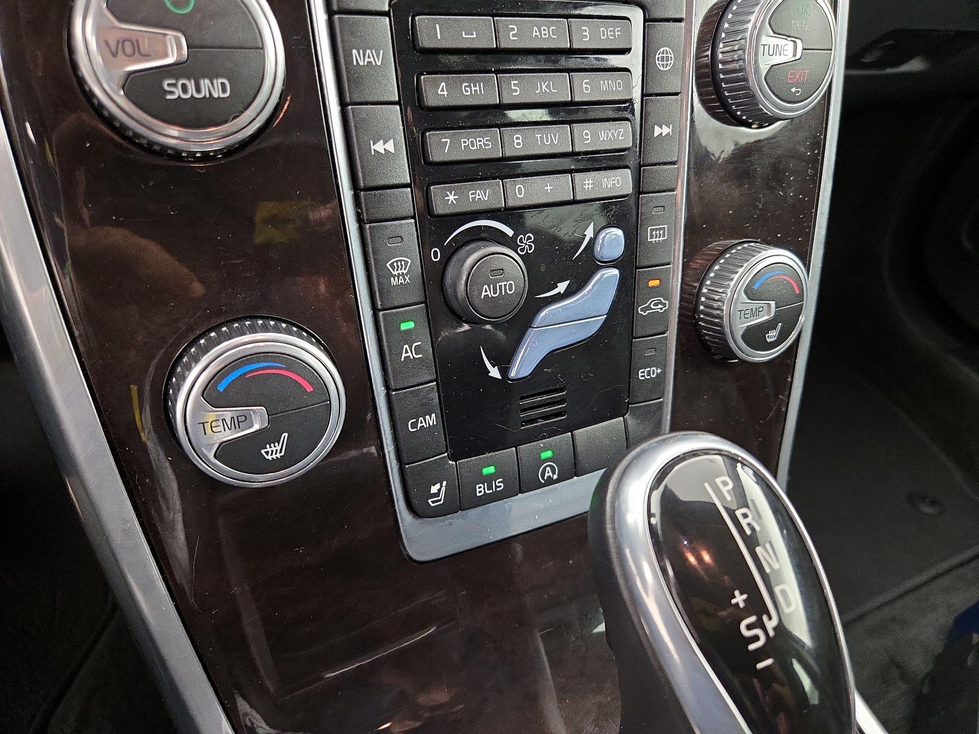 Thumbnail: 2016 Volvo XC70 - 17