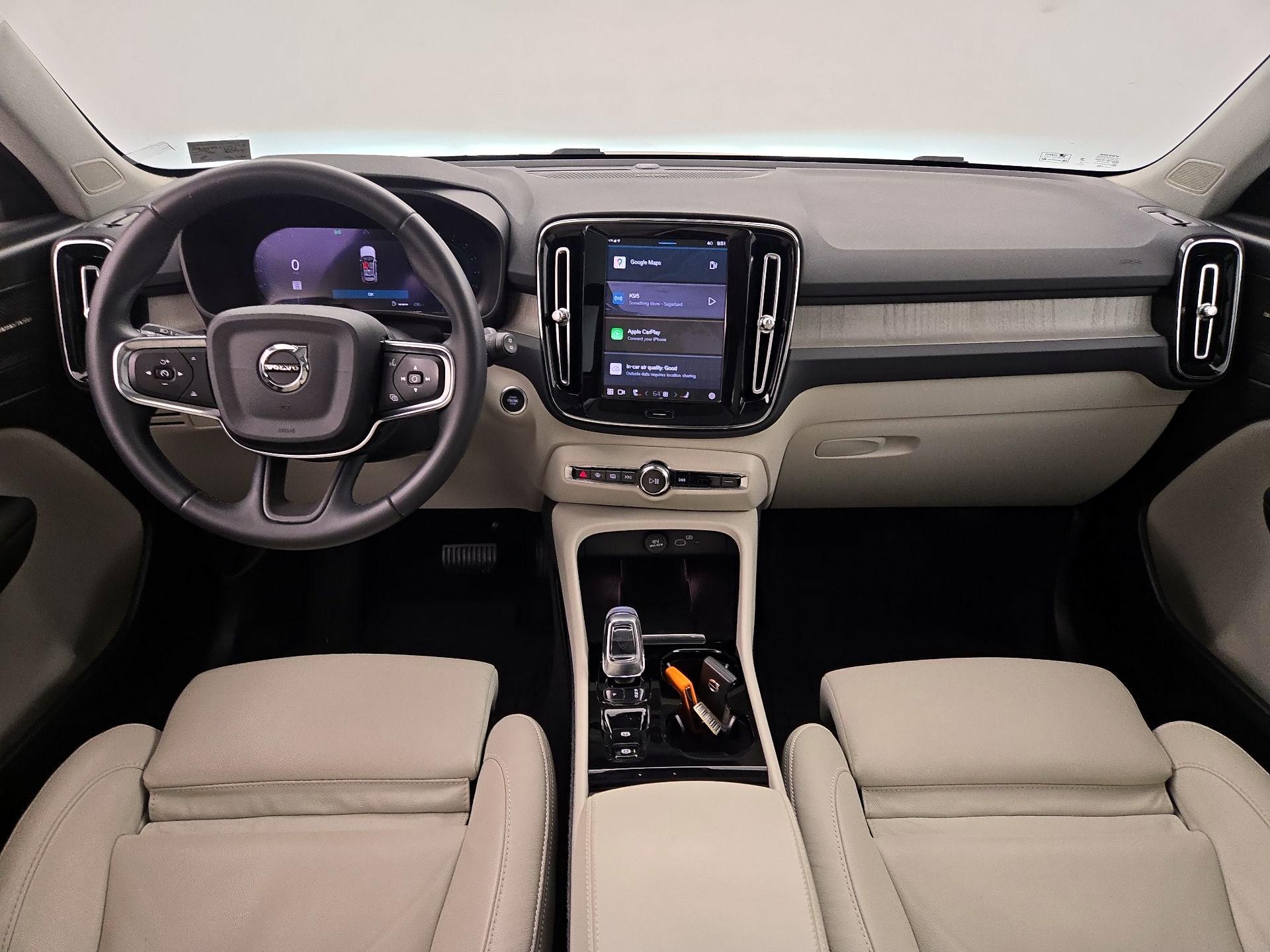 Thumbnail: 2023 Volvo XC40 - 9