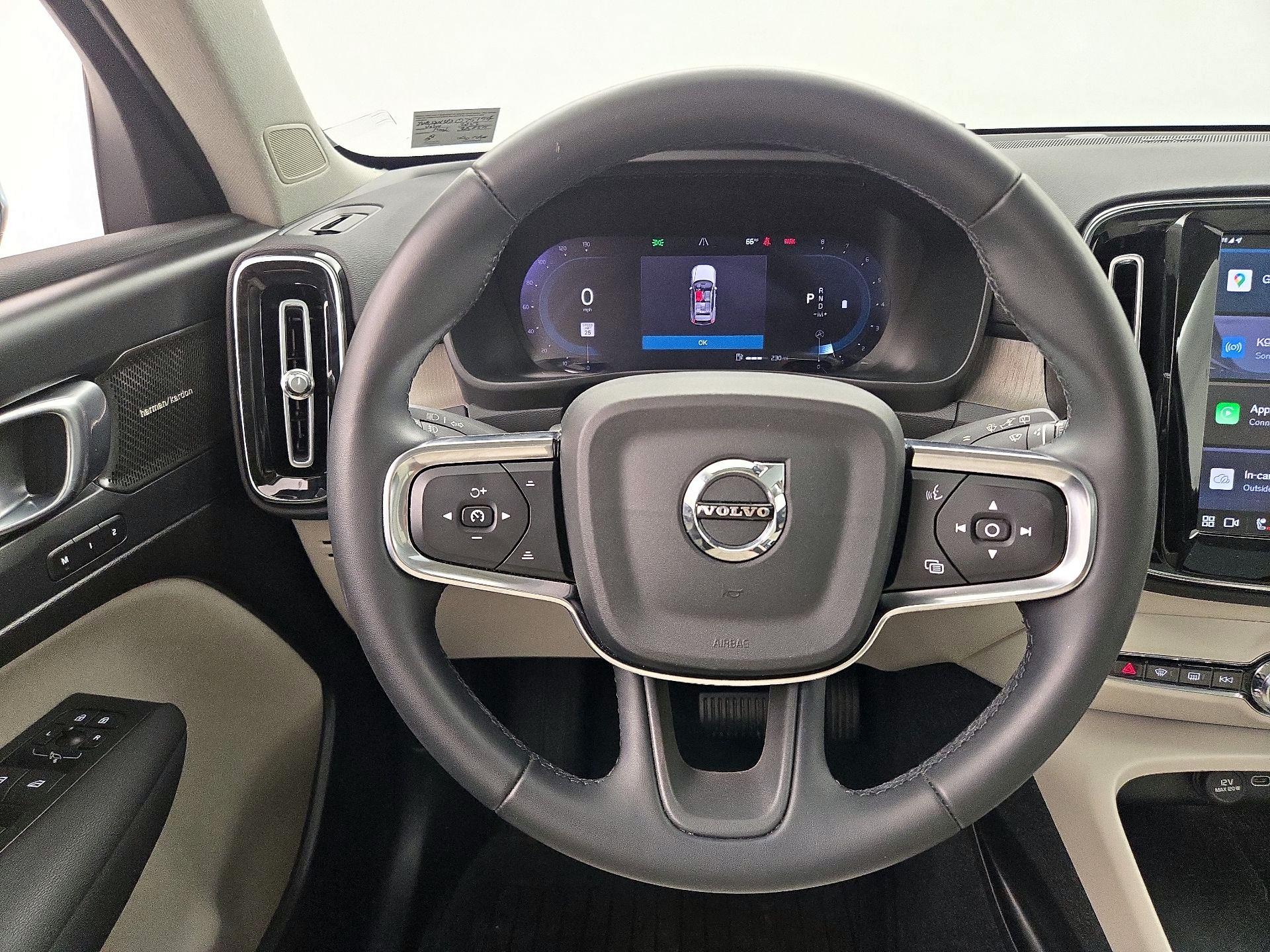 Thumbnail: 2023 Volvo XC40 - 10