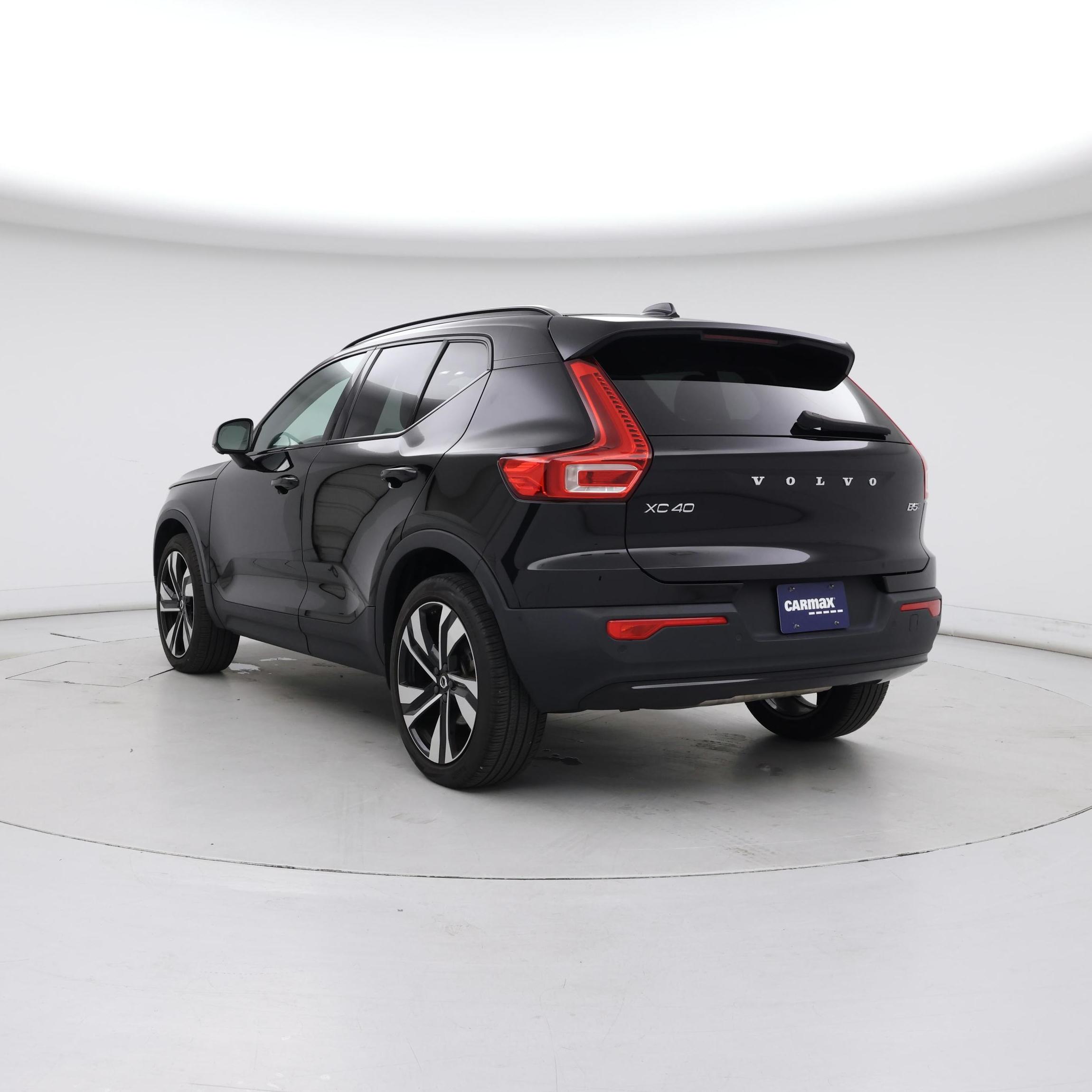 Thumbnail: 2023 Volvo XC40 - 2