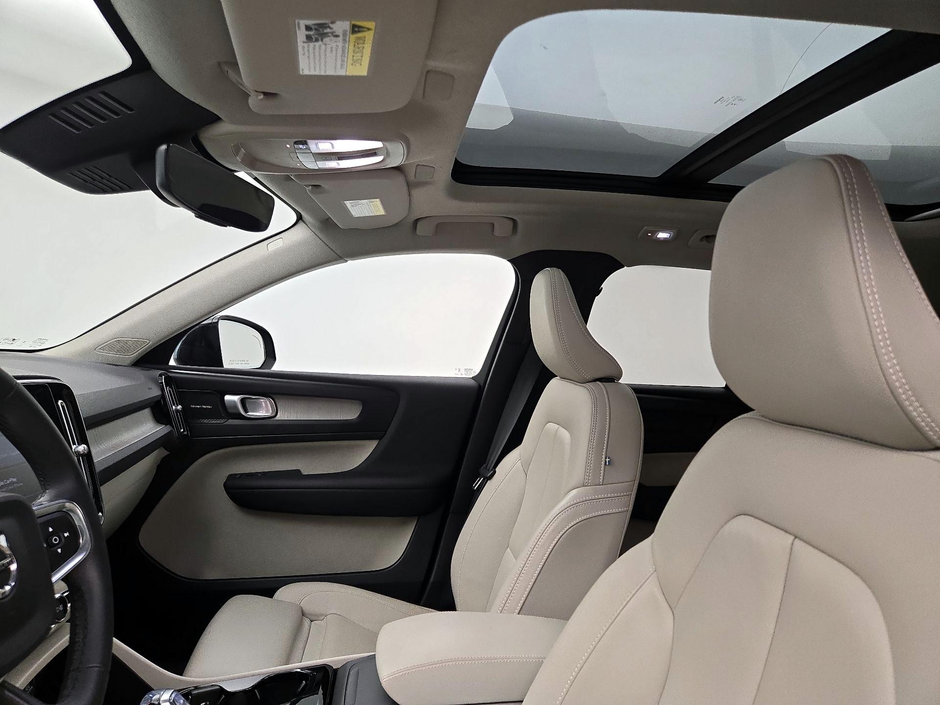 Thumbnail: 2023 Volvo XC40 - 20