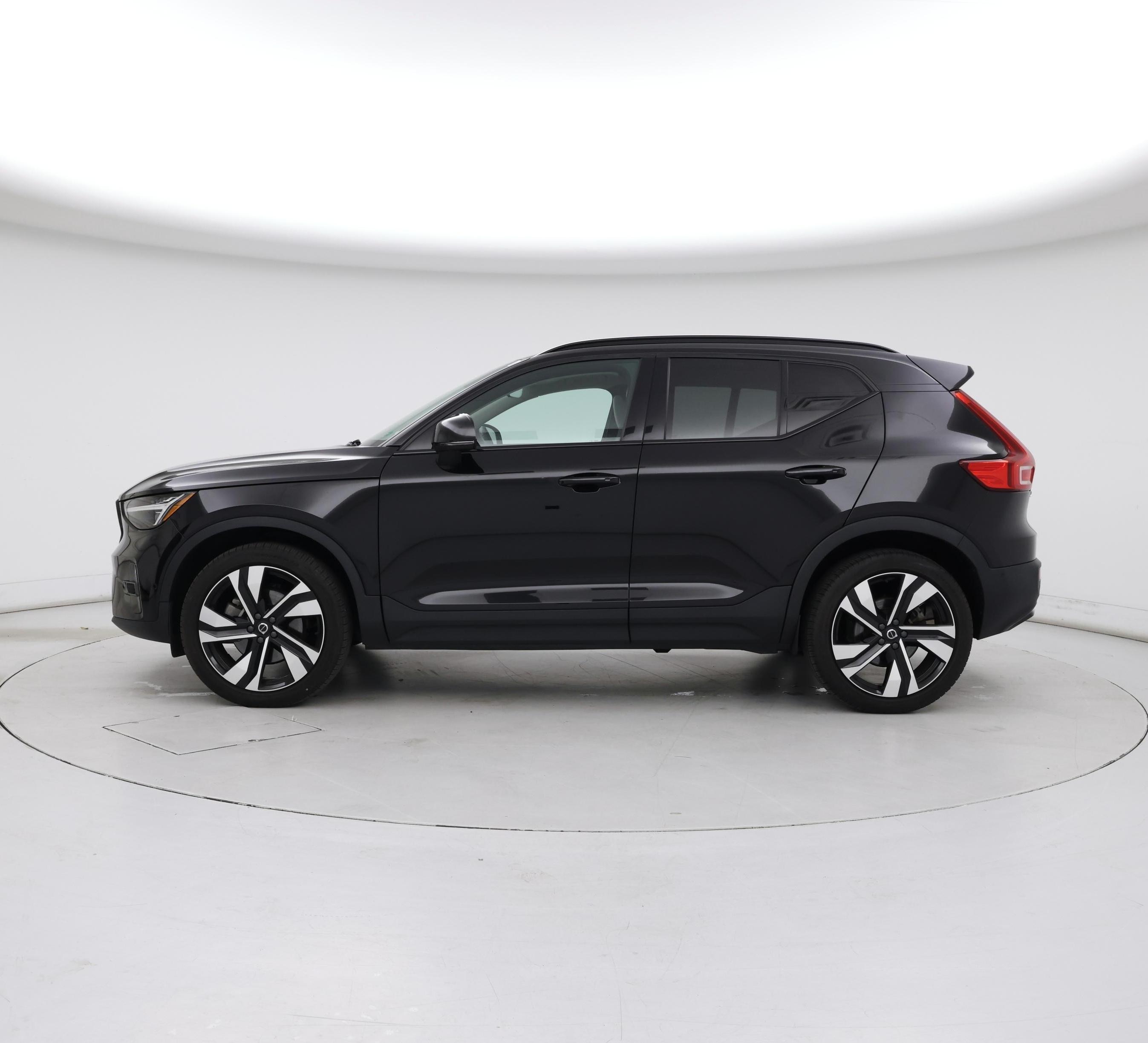 Thumbnail: 2023 Volvo XC40 - 3