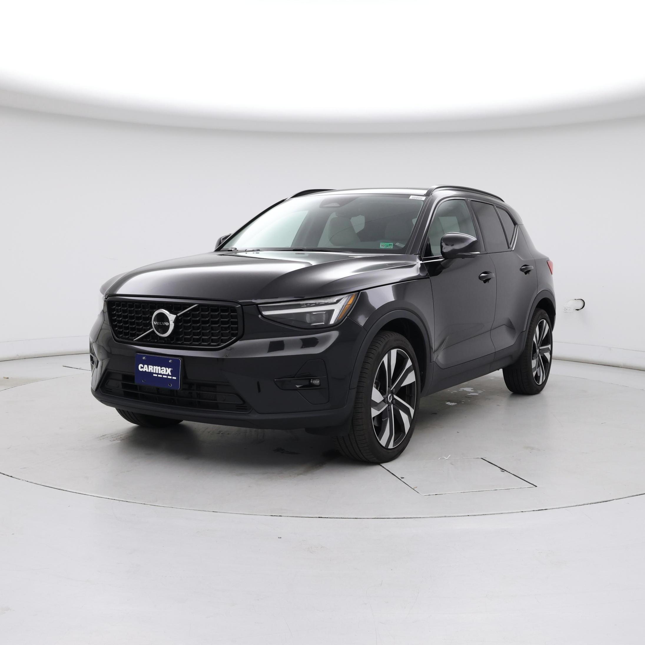 Thumbnail: 2023 Volvo XC40 - 4