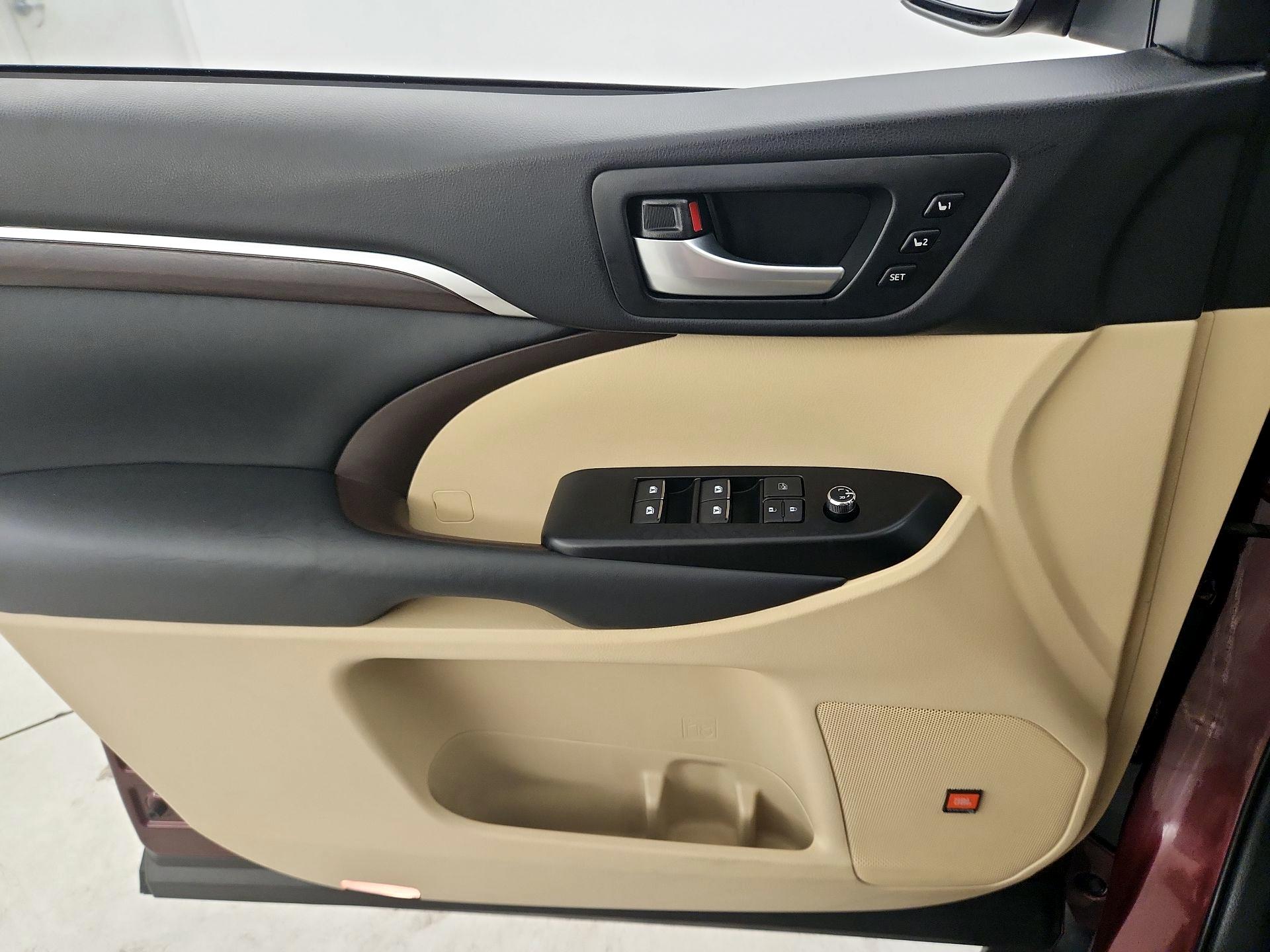 Thumbnail: 2014 Toyota Highlander - 12