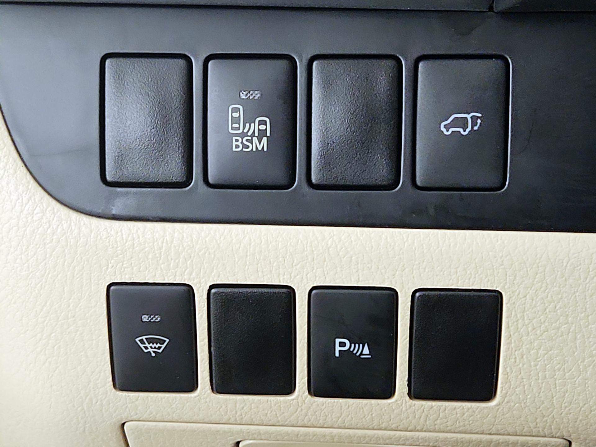 Thumbnail: 2014 Toyota Highlander - 13