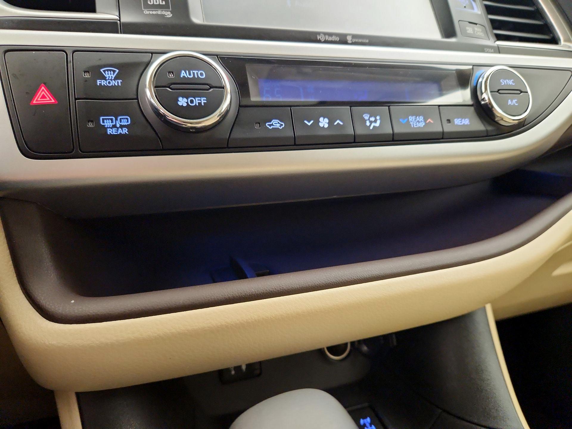 Thumbnail: 2014 Toyota Highlander - 17