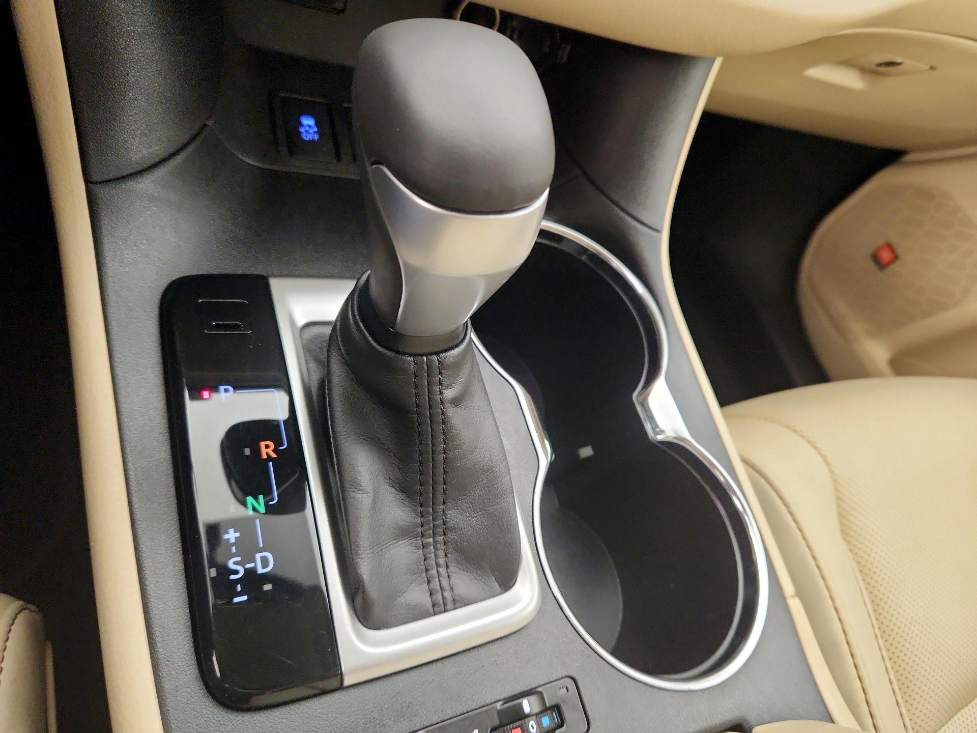 Thumbnail: 2014 Toyota Highlander - 18