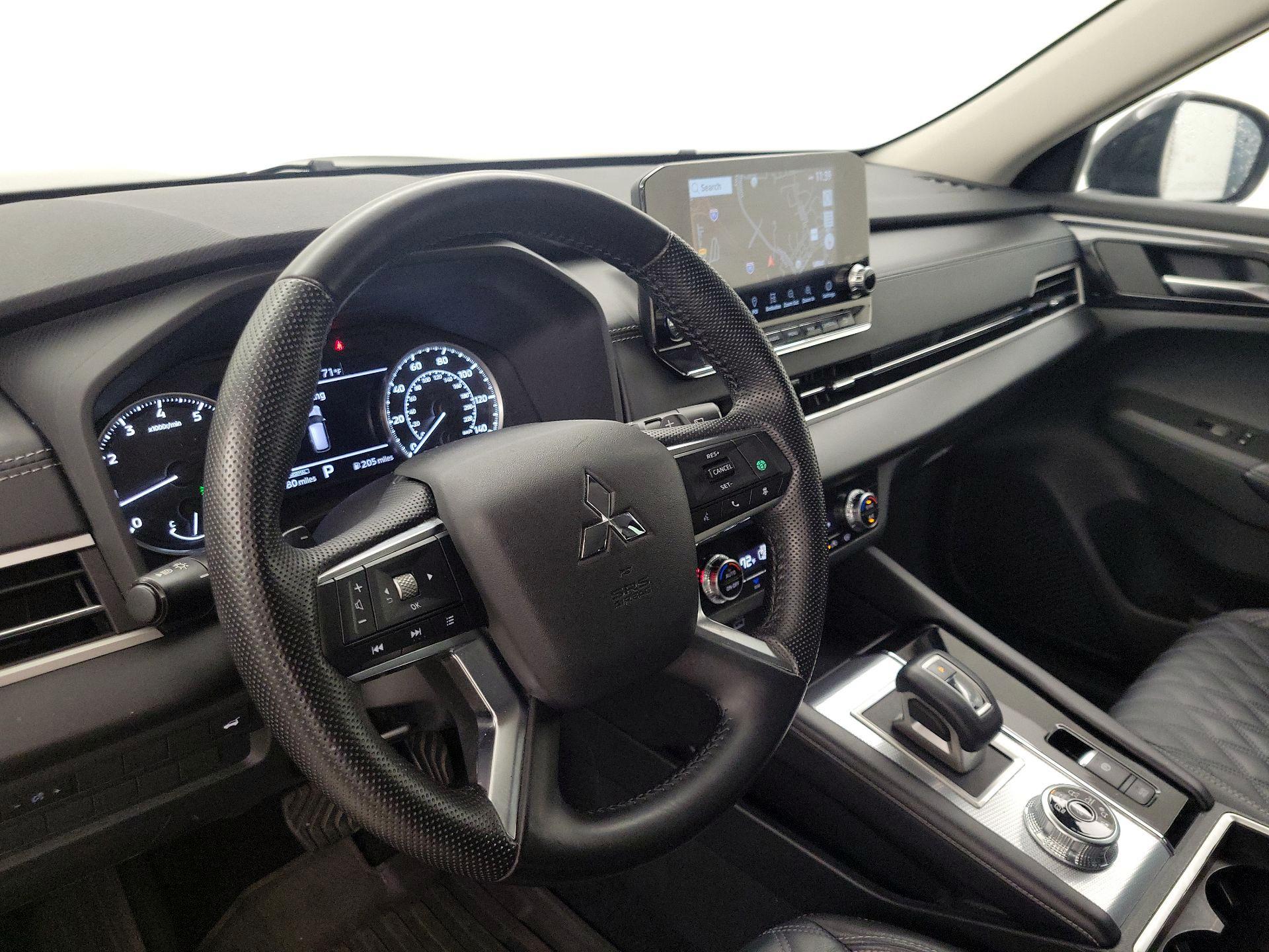 Thumbnail: 2022 Mitsubishi Outlander - 9