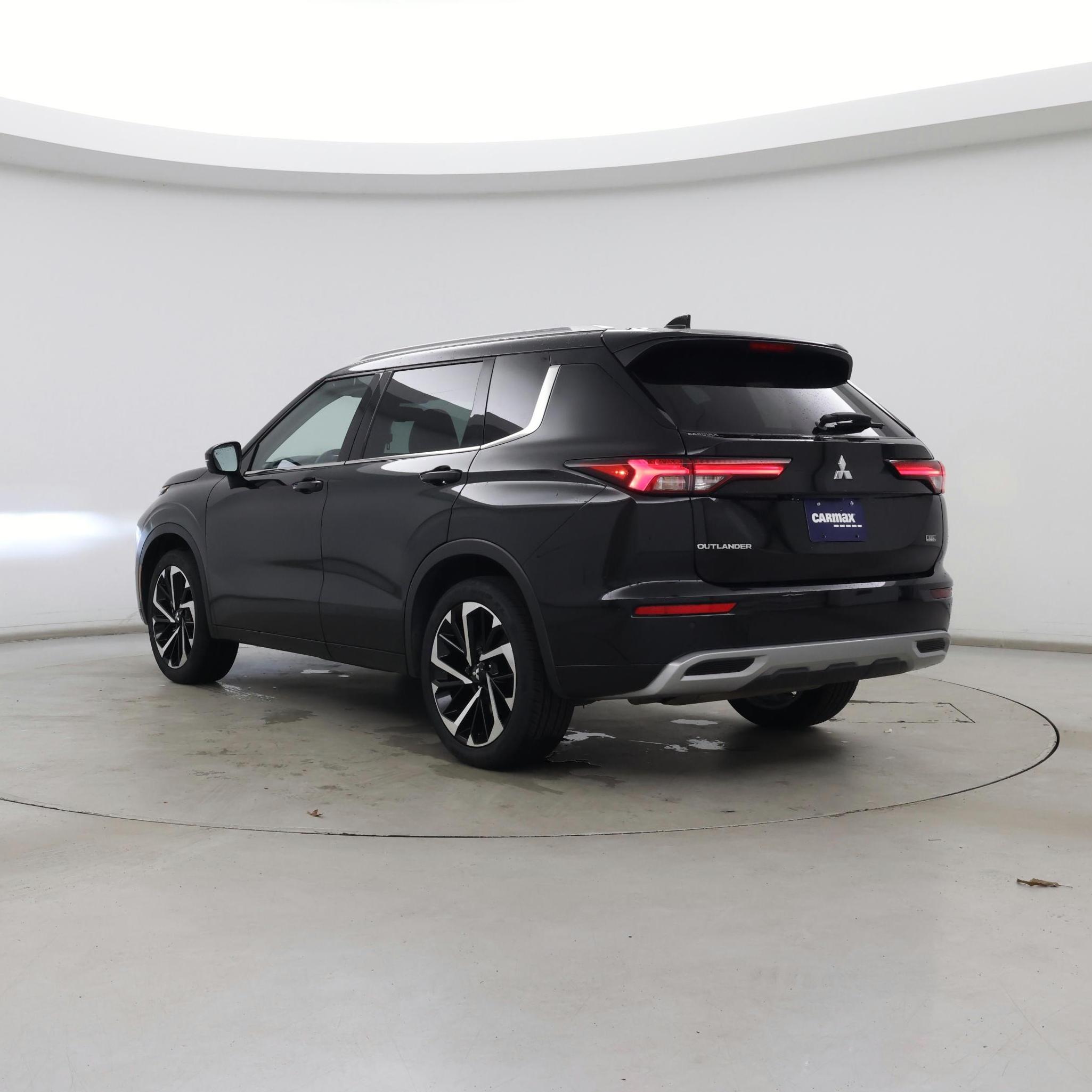 Thumbnail: 2022 Mitsubishi Outlander - 2