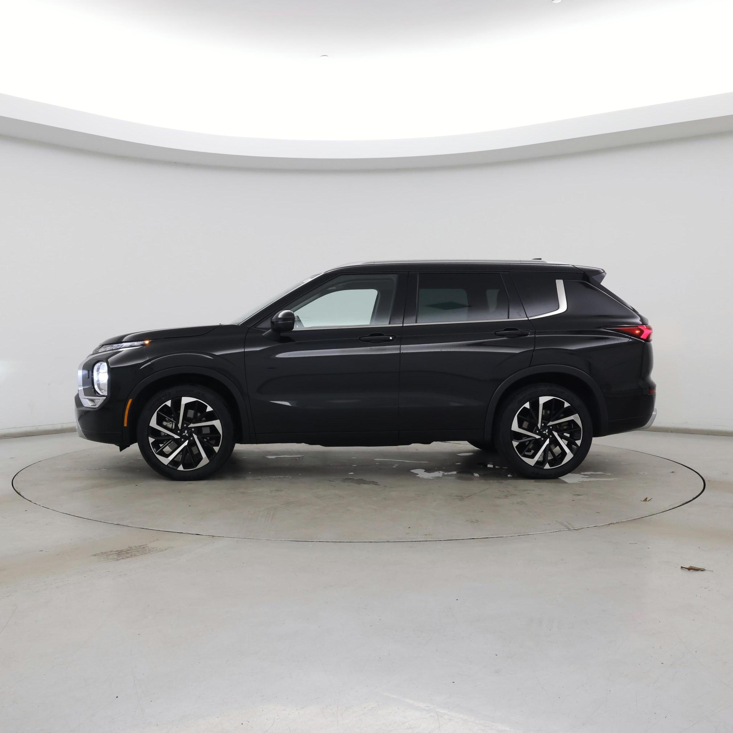Thumbnail: 2022 Mitsubishi Outlander - 3