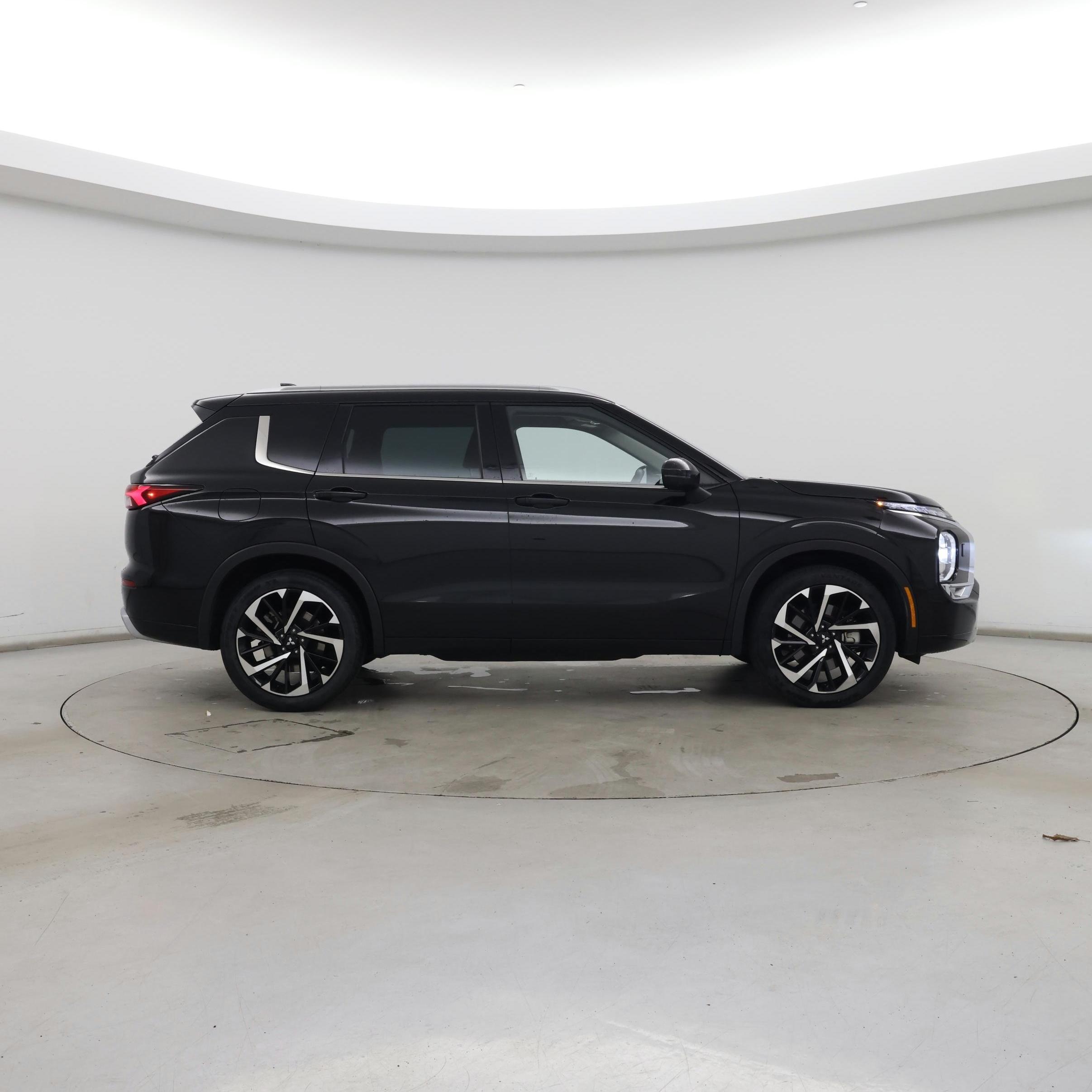 Thumbnail: 2022 Mitsubishi Outlander - 7