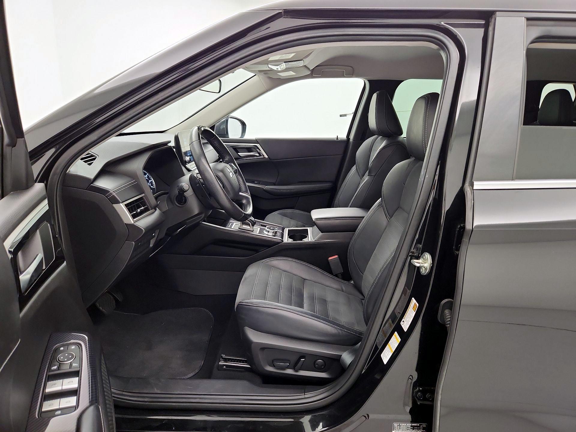 Thumbnail: 2022 Mitsubishi Outlander - 11
